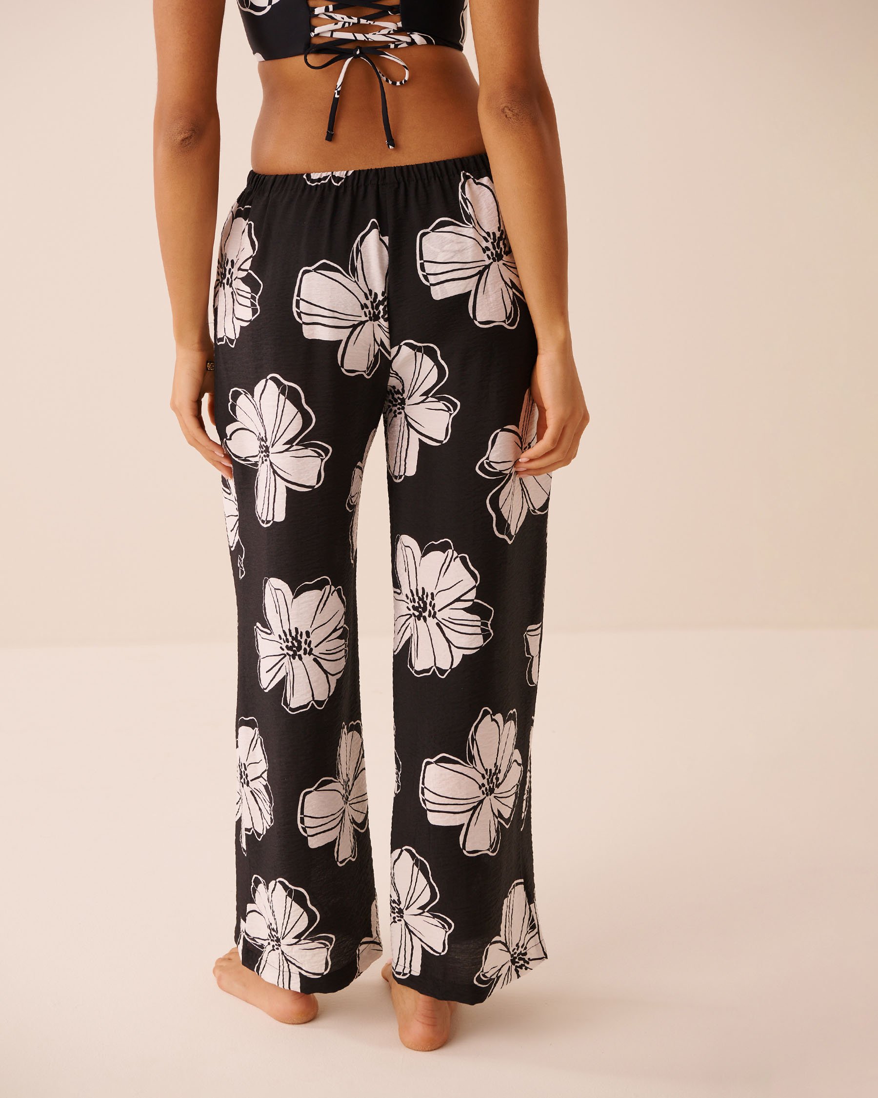 LA VIE EN ROSE AQUA Tropical Floral Wide Leg Pants Black Hibiscus 80200101 - View2