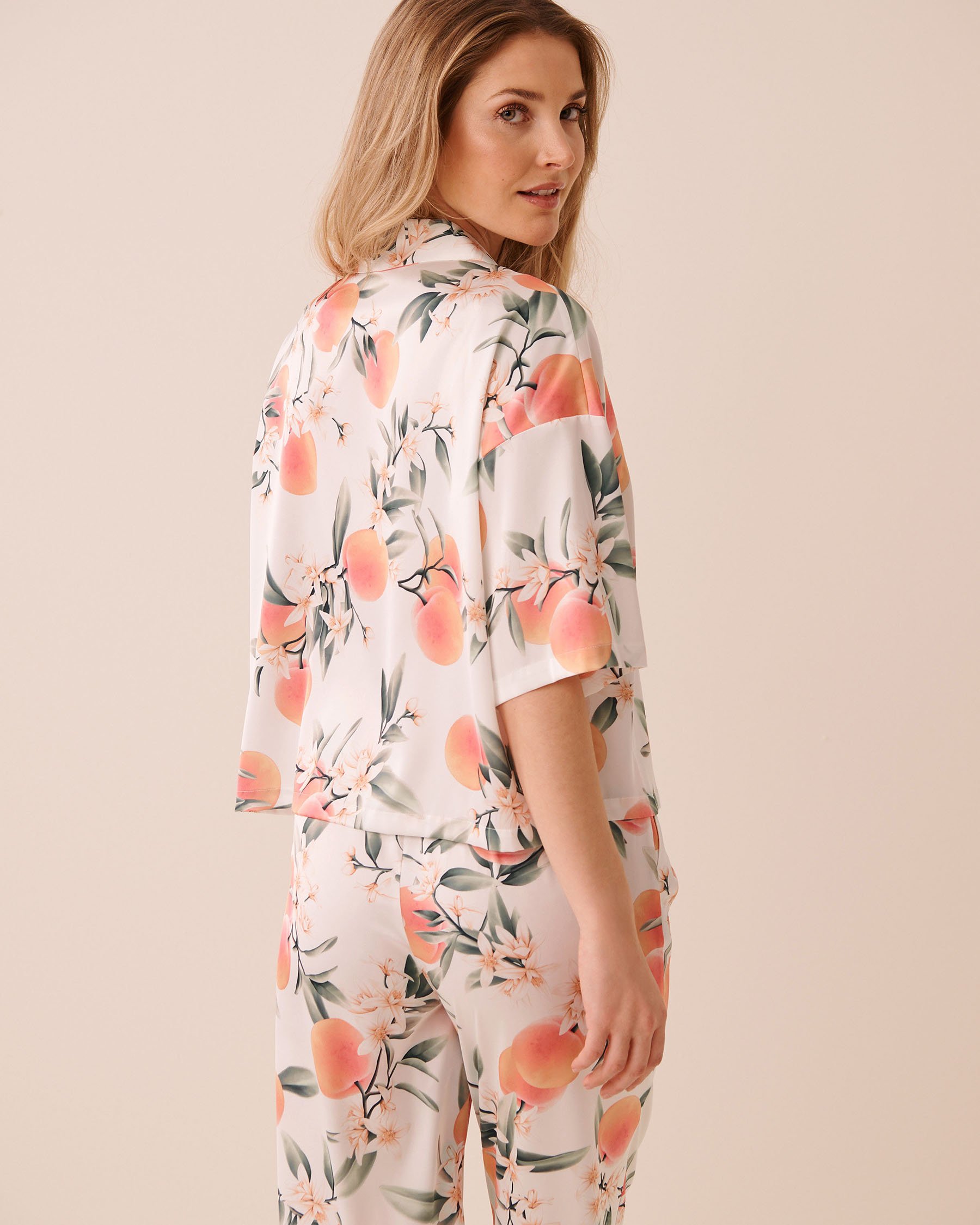 LA VIE EN ROSE Peach Print Satin Short Sleeve Button-down Shirt White/Peaches 60100196 - View2