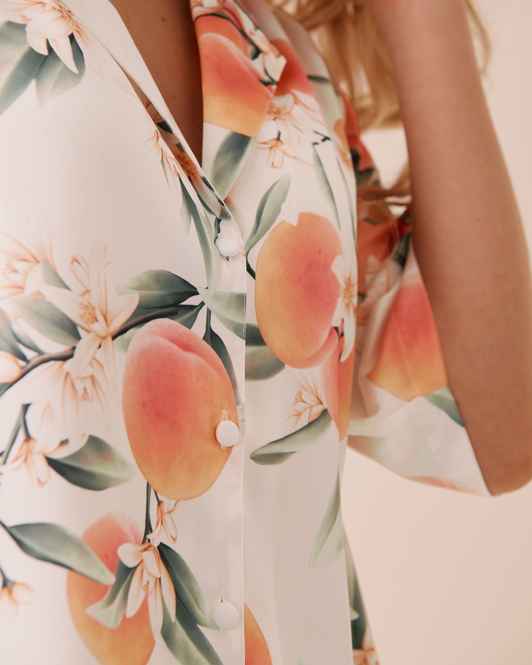 LA VIE EN ROSE Peach Print Satin Short Sleeve Button-down Shirt White/Peaches 60100196 - View3