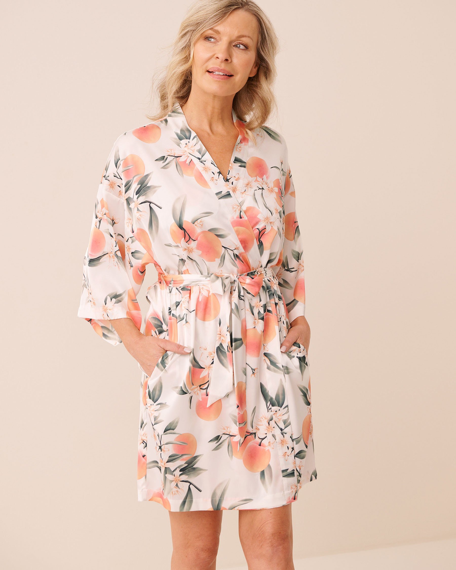 LA VIE EN ROSE Peach Print Satin Kimono White/Peaches 60600122 - View4