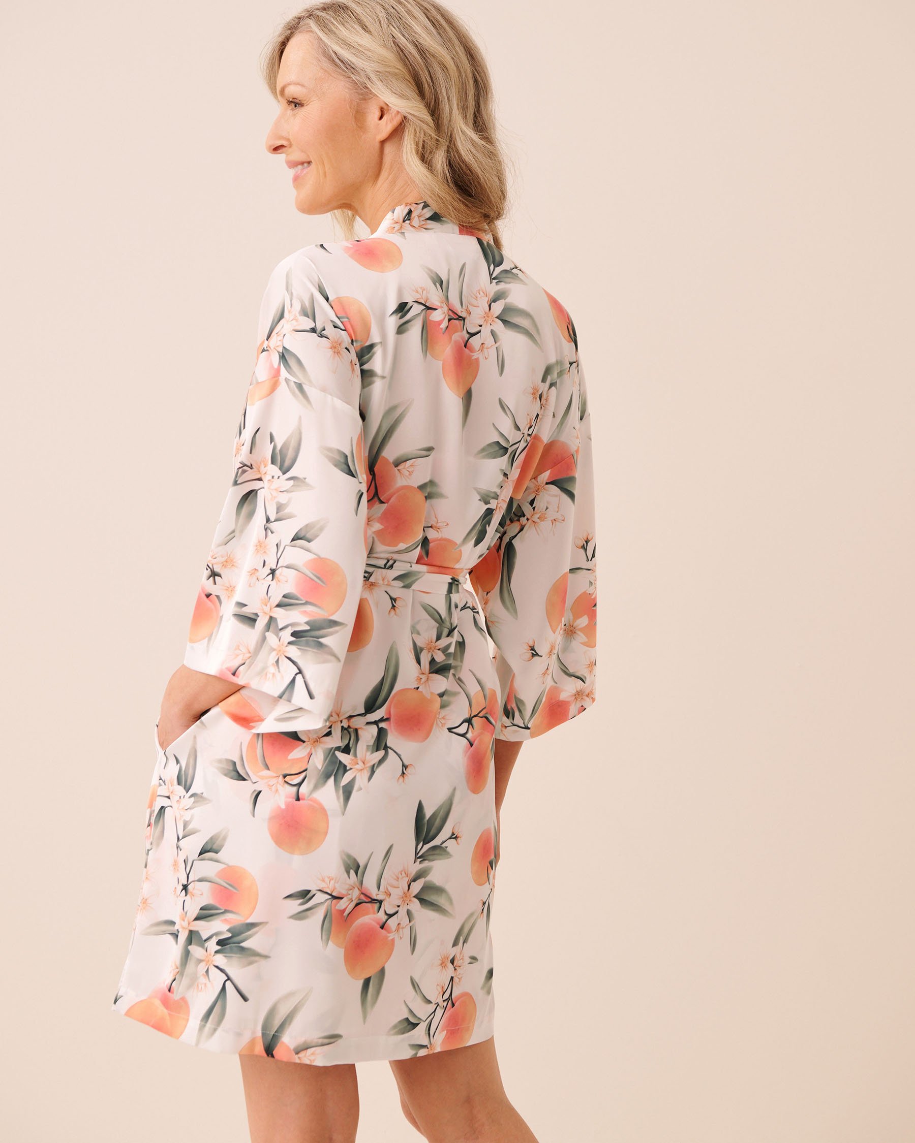 LA VIE EN ROSE Peach Print Satin Kimono White/Peaches 60600122 - View5