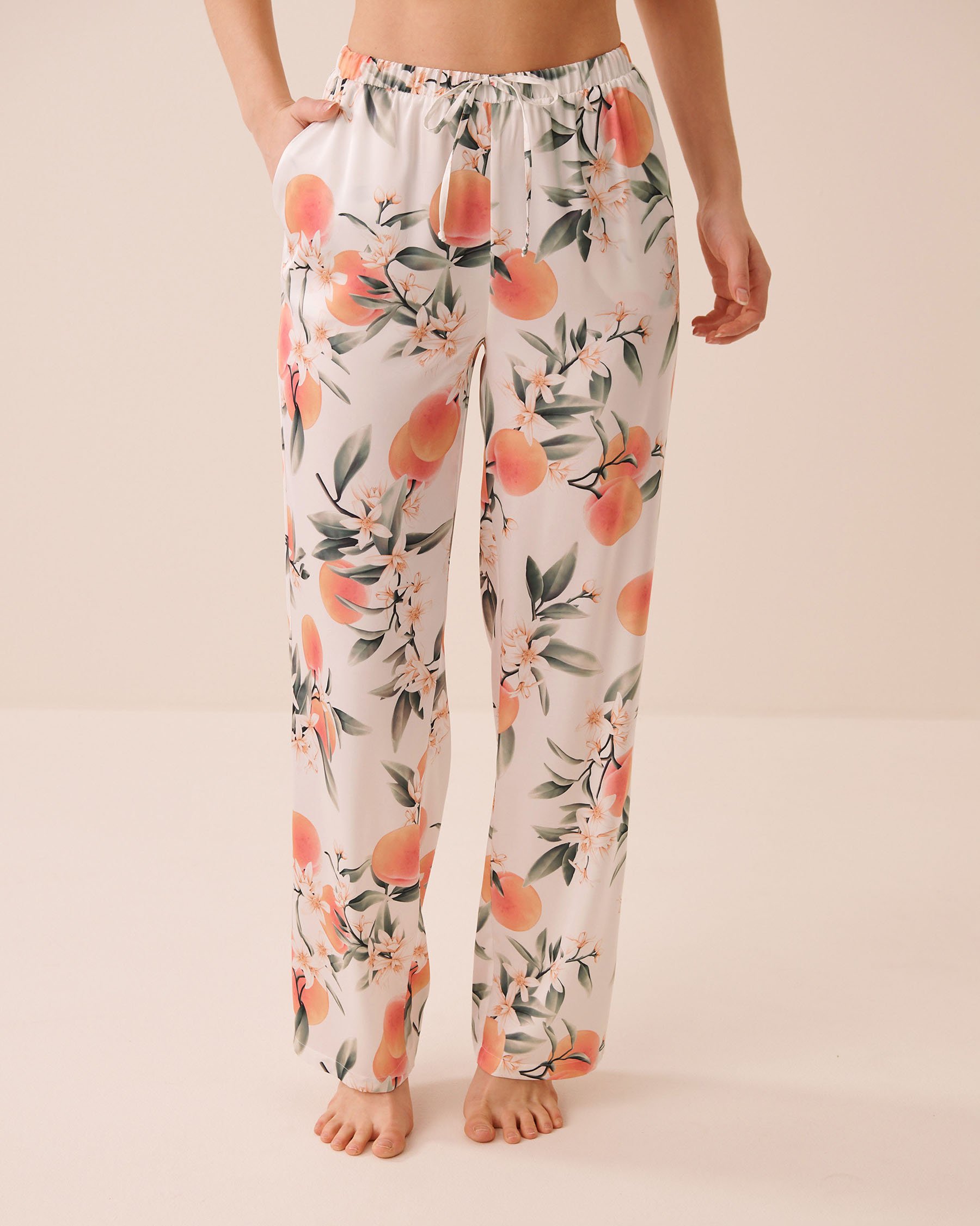 LA VIE EN ROSE Peach Print Satin Pants White/Peaches 60200190 - View1