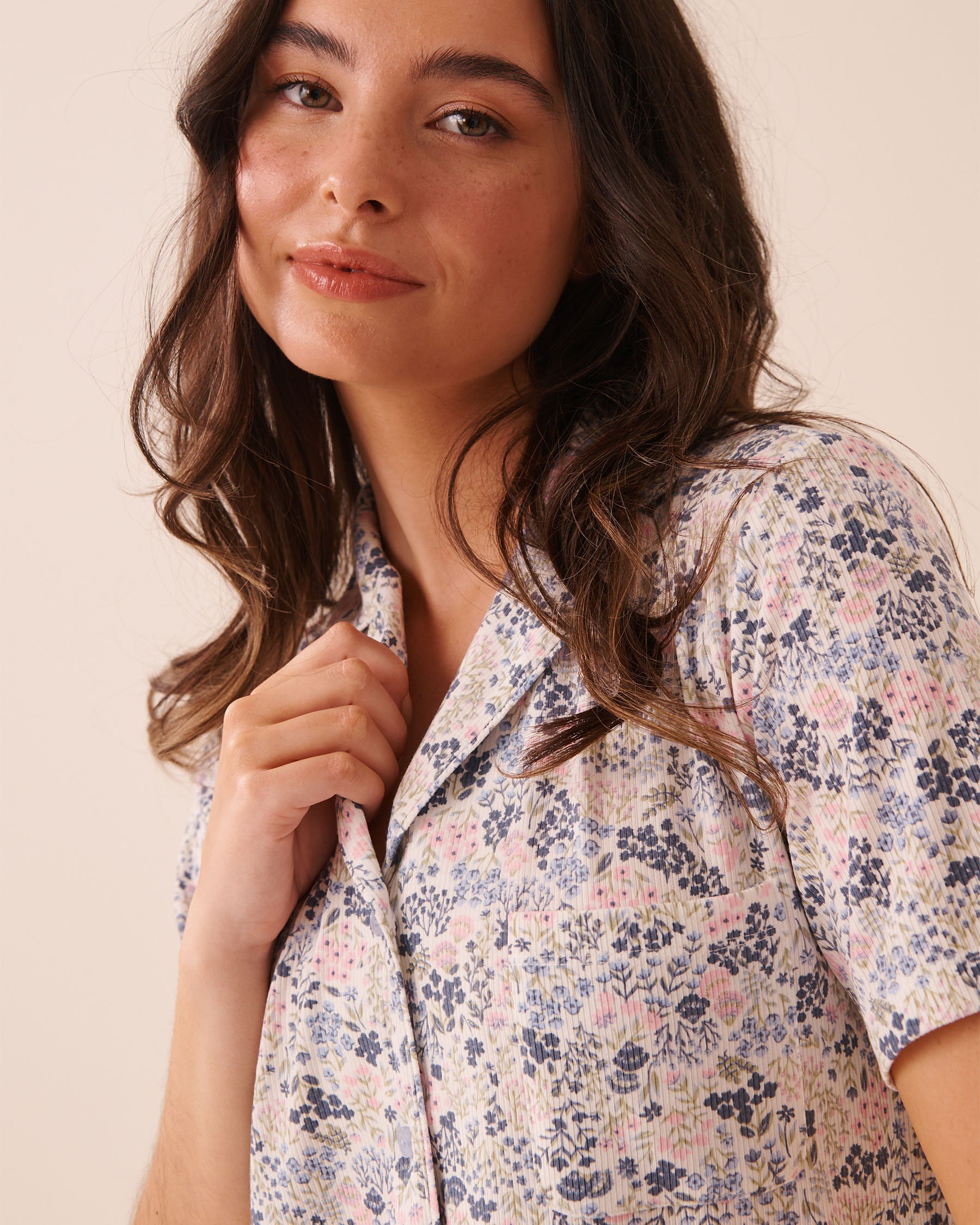 LA VIE EN ROSE Ribbed Modal Short Sleeve Button-down Shirt Blue Flowers 60100197 - View3