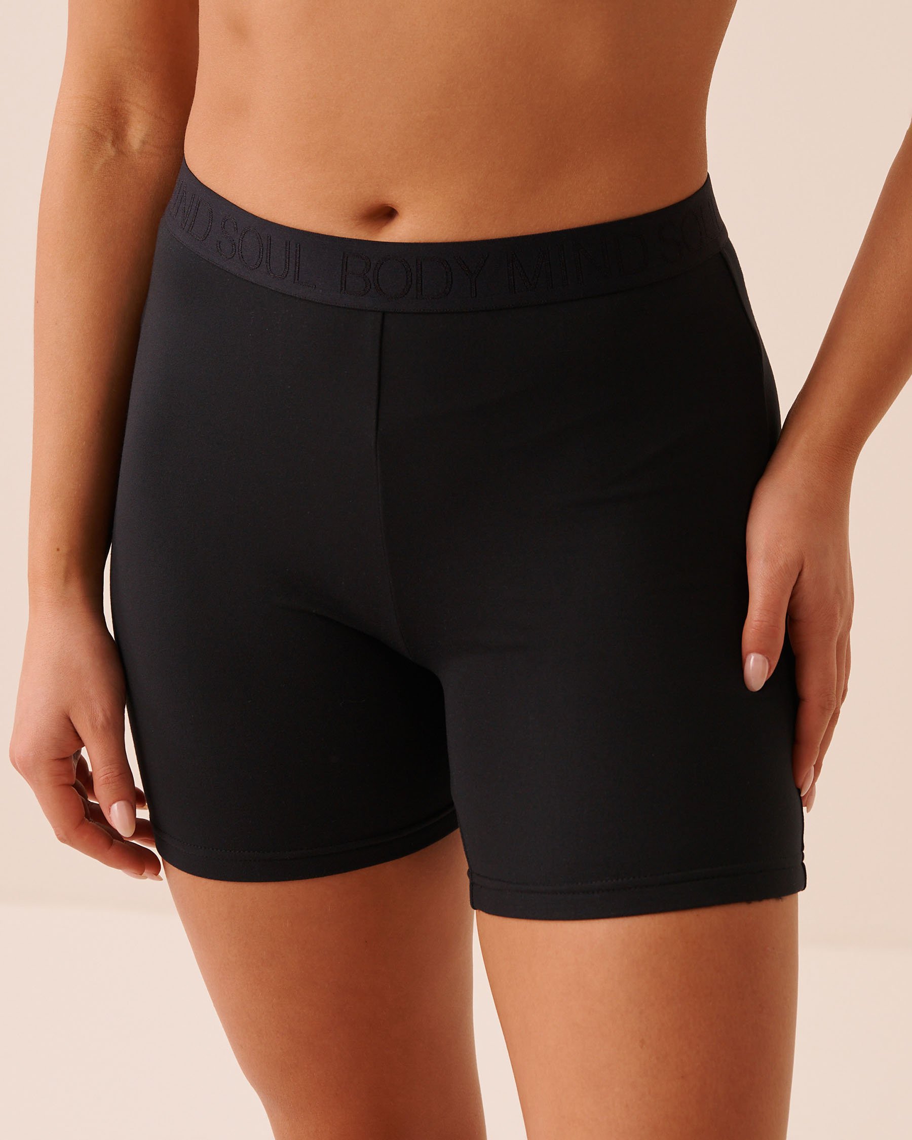 LA VIE EN ROSE Heavyweight Super Soft Biker Shorts Black 50200115 - View1