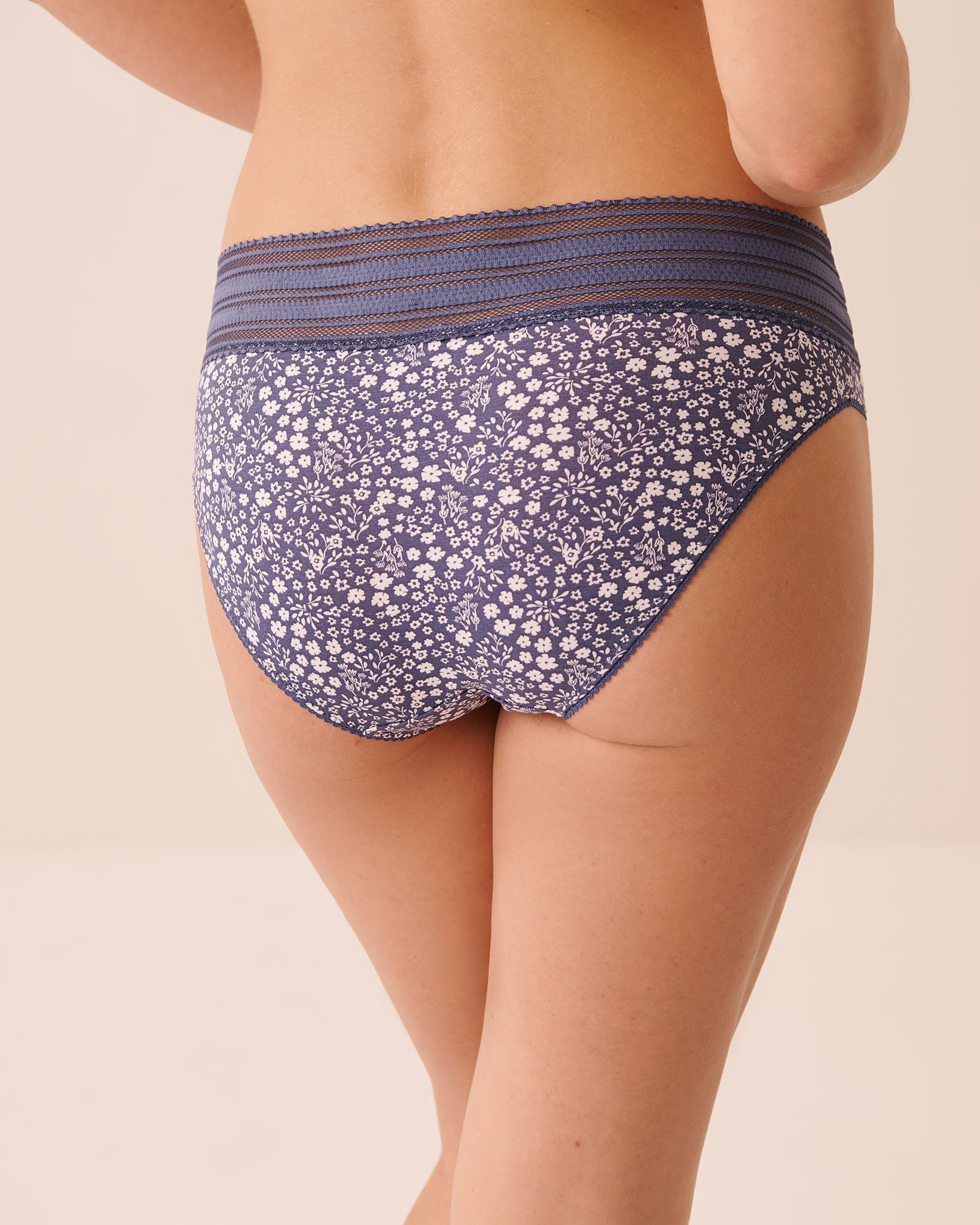 LA VIE EN ROSE Culotte bikini coton et bande de dentelle linéaire Bleu/Fleurs blanches 20100766 - View2