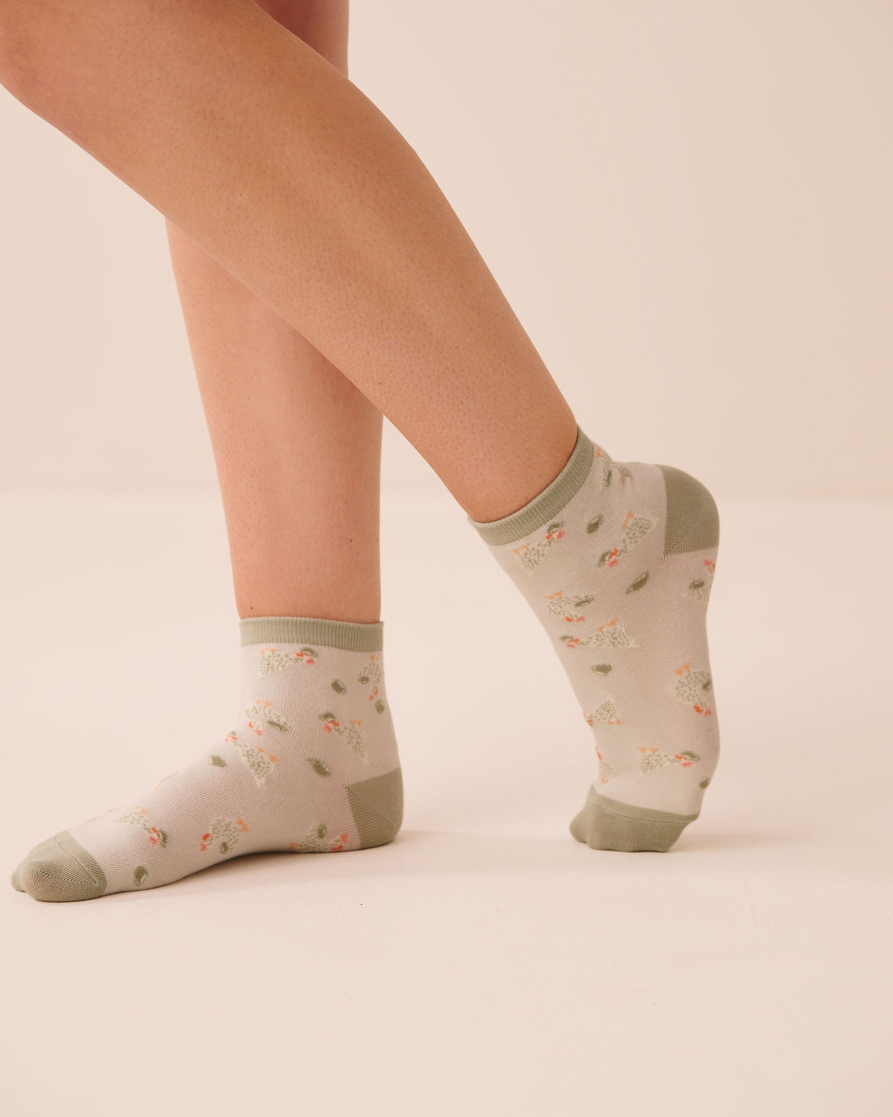 LA VIE EN ROSE Finely Ribbed Chicken Socks Green/Chickens 40700476 - View1