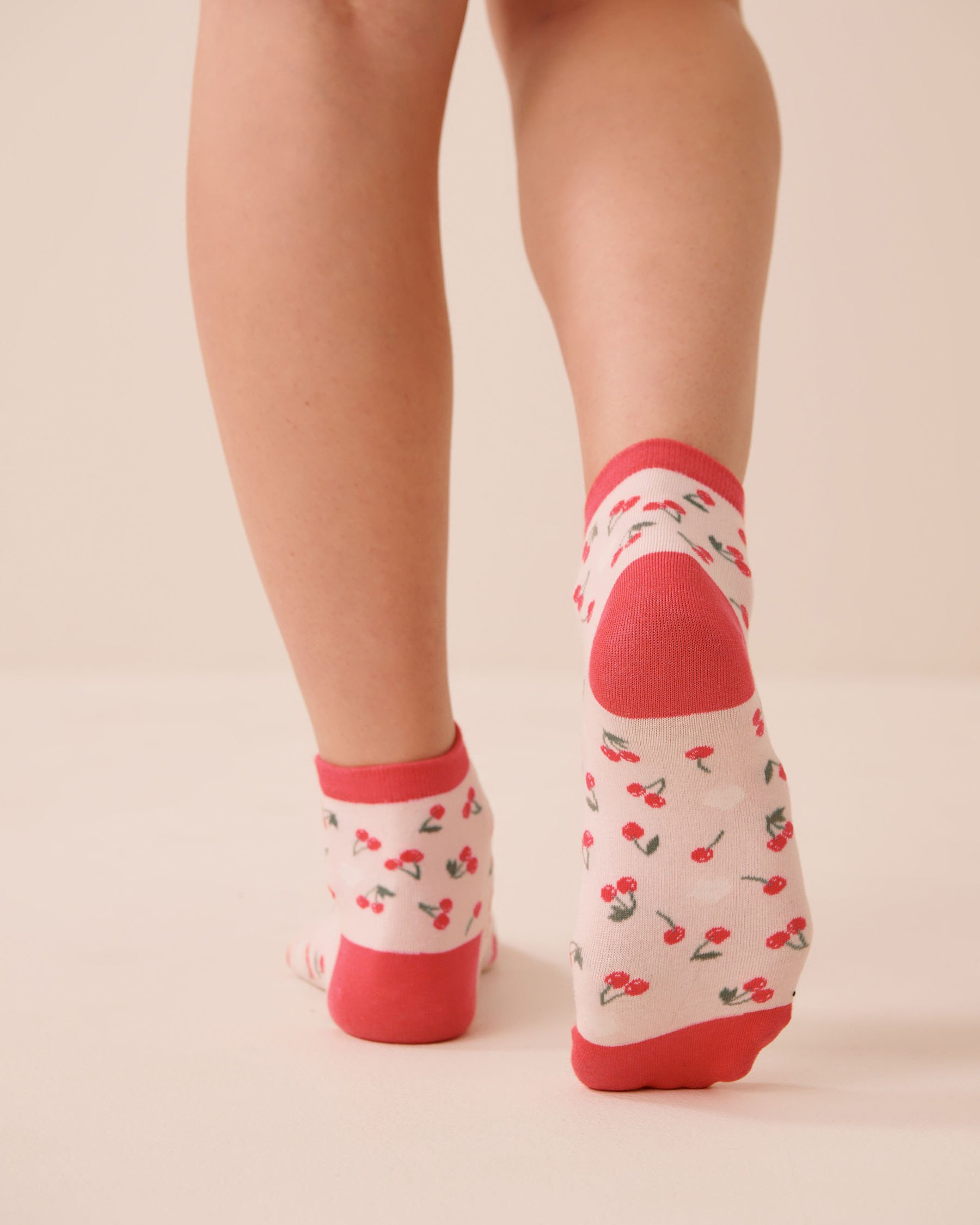 LA VIE EN ROSE Finely Ribbed Floral Cherry Socks Pink/Cherries 40700476 - View2