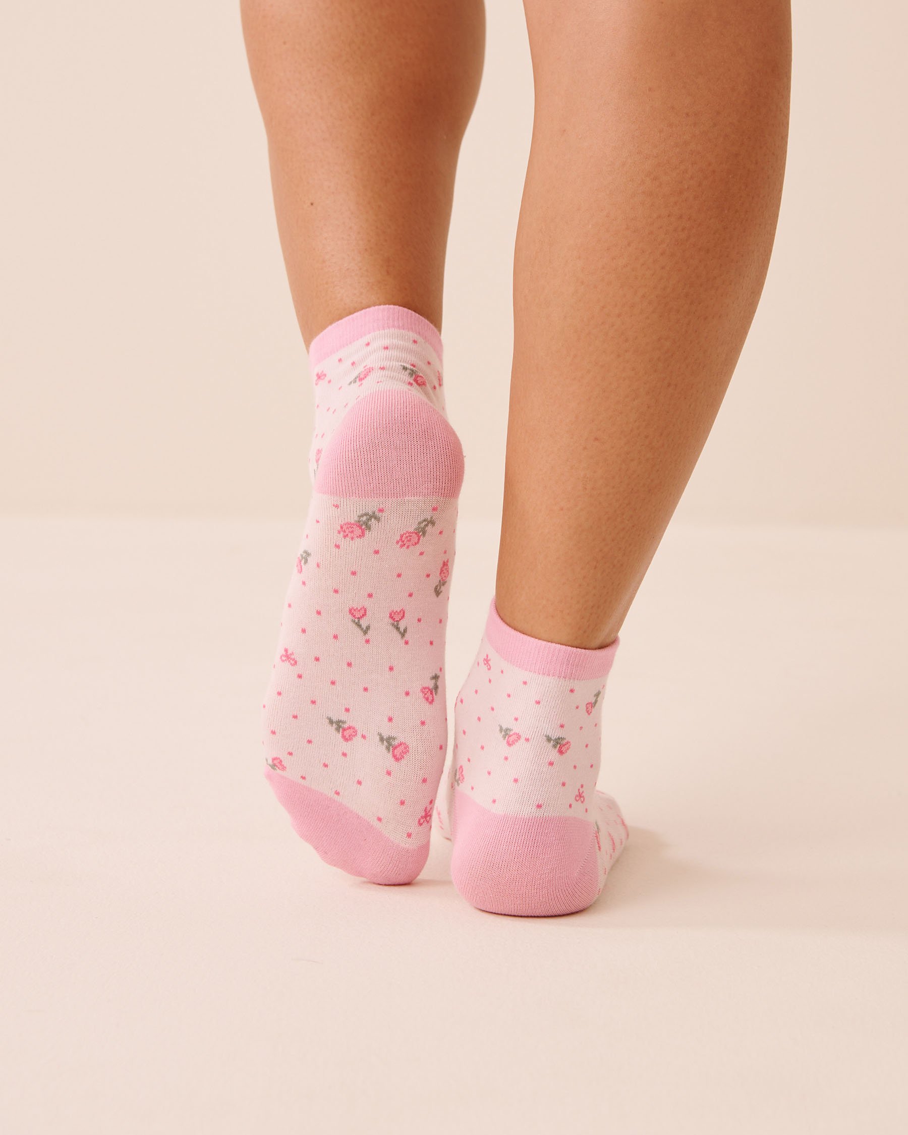 LA VIE EN ROSE Finely Ribbed Floral Socks Pink/Flowers 40700476 - View2