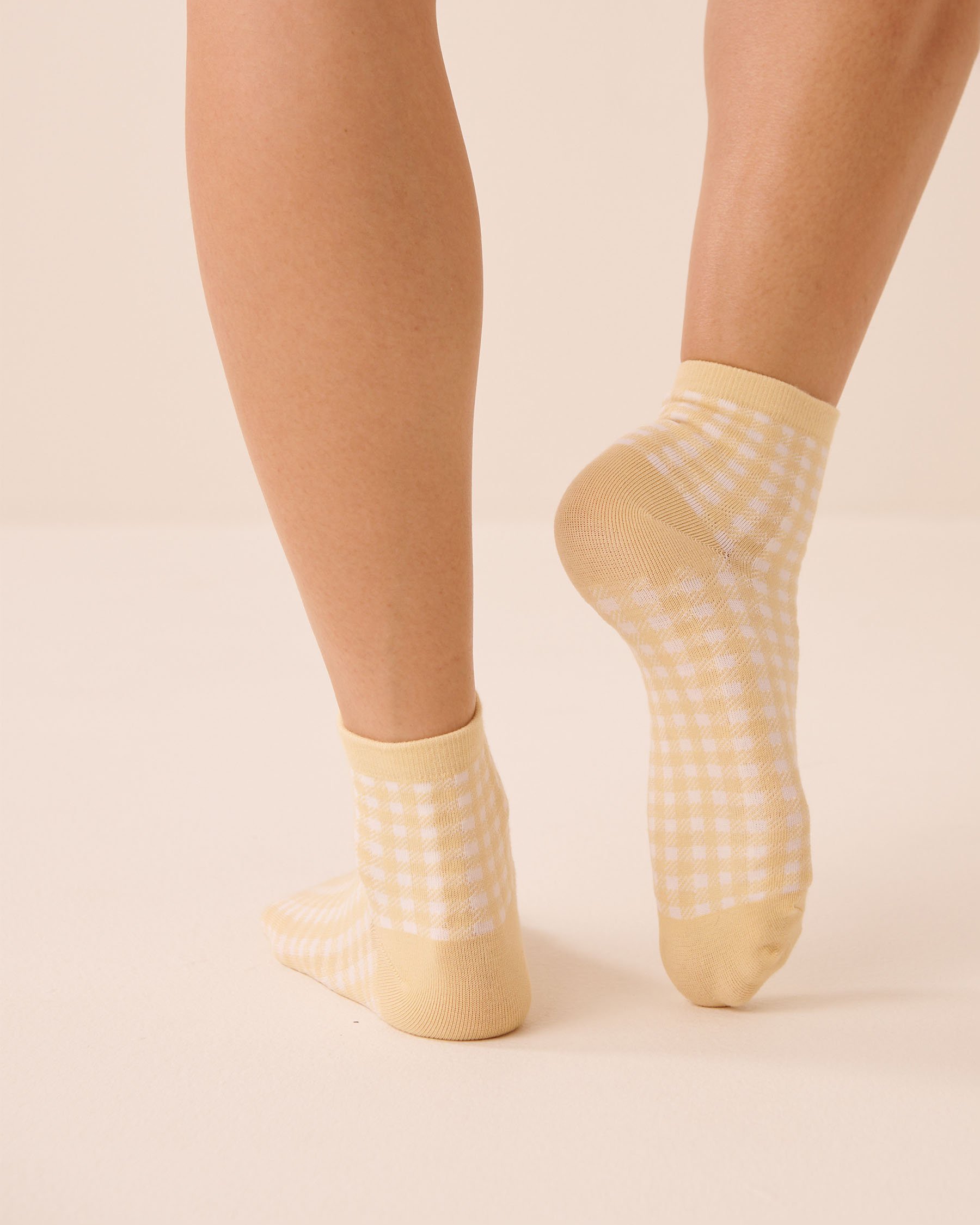 LA VIE EN ROSE Finely Ribbed Gingham Socks Yellow/Gingham 40700476 - View2