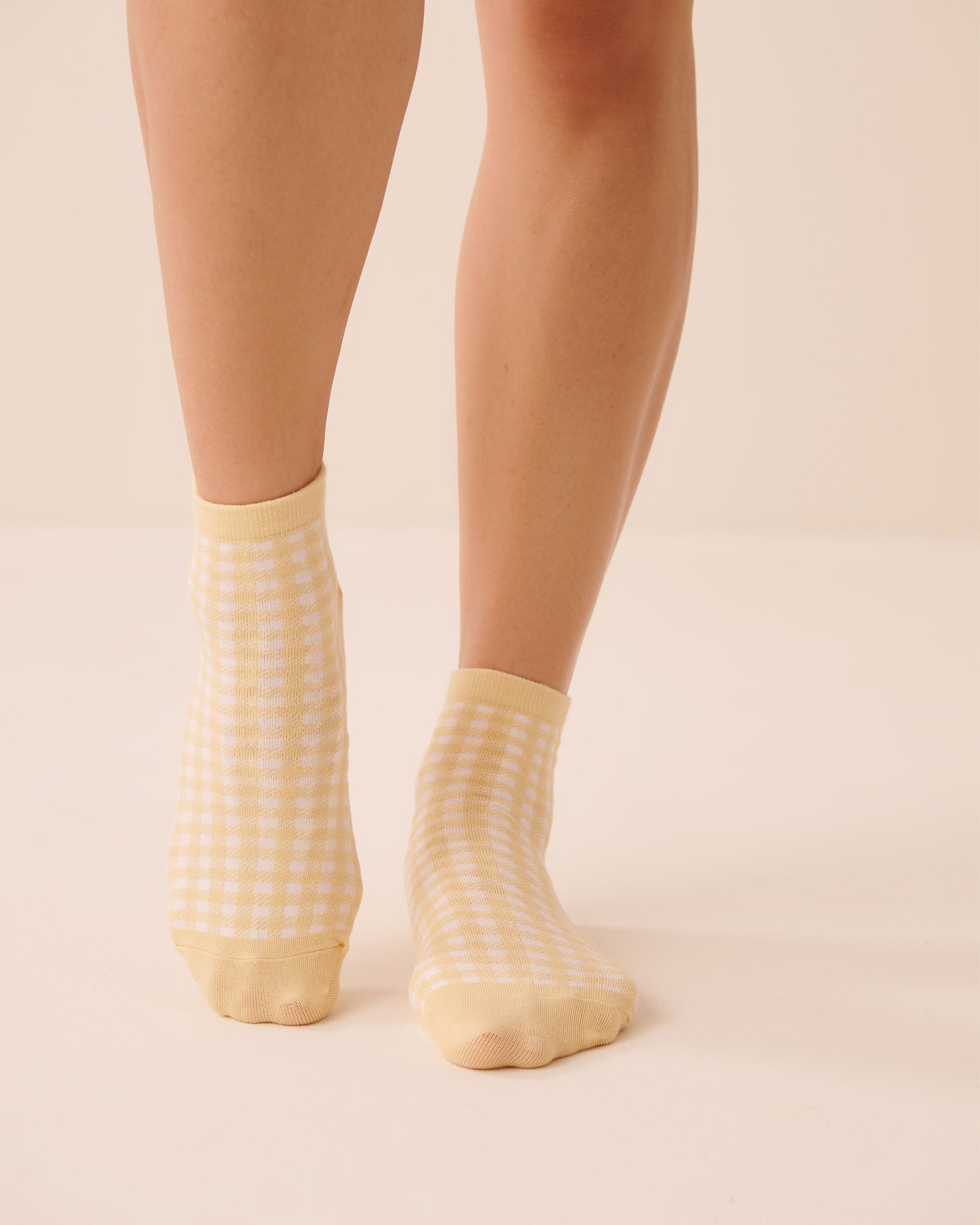 LA VIE EN ROSE Finely Ribbed Gingham Socks Yellow/Gingham 40700476 - View1