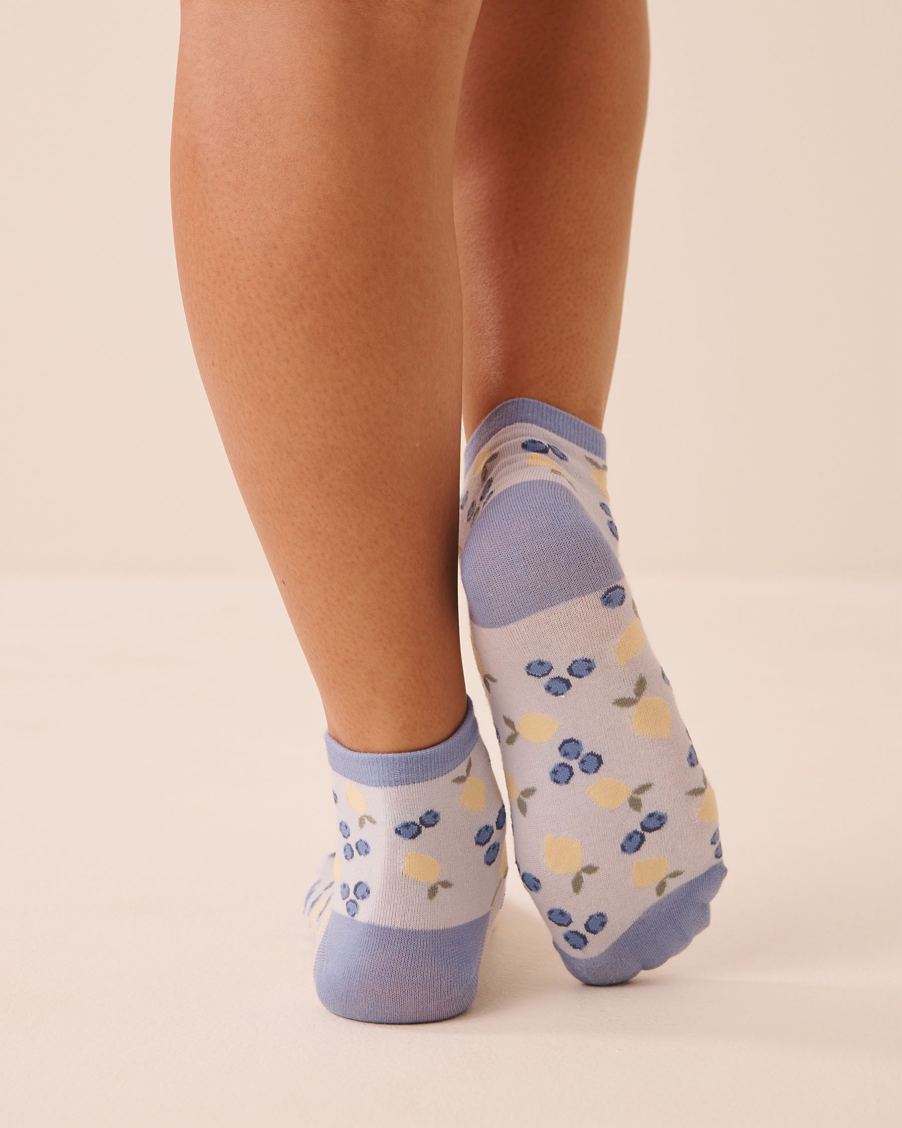LA VIE EN ROSE Finely Ribbed Lemon Socks Blue/Lemons 40700476 - View2