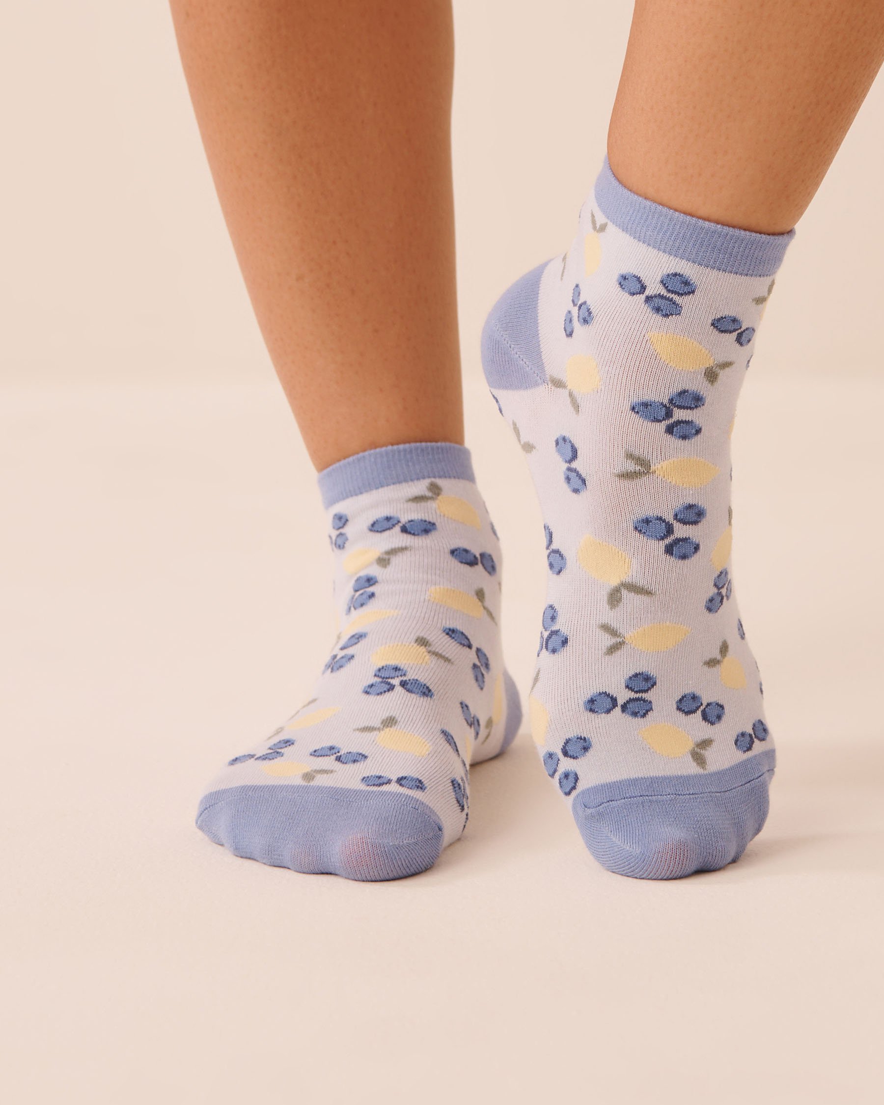 LA VIE EN ROSE Finely Ribbed Lemon Socks Blue/Lemons 40700476 - View1