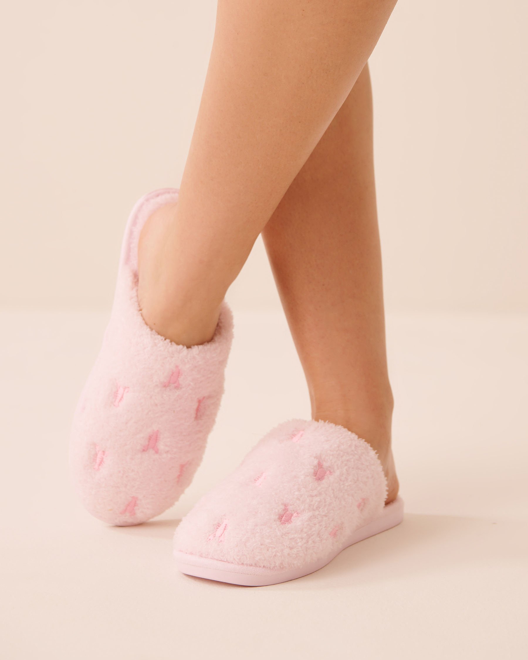 LA VIE EN ROSE Lobster Embroidered Curly Fur Slippers Pink 40700474 - View1