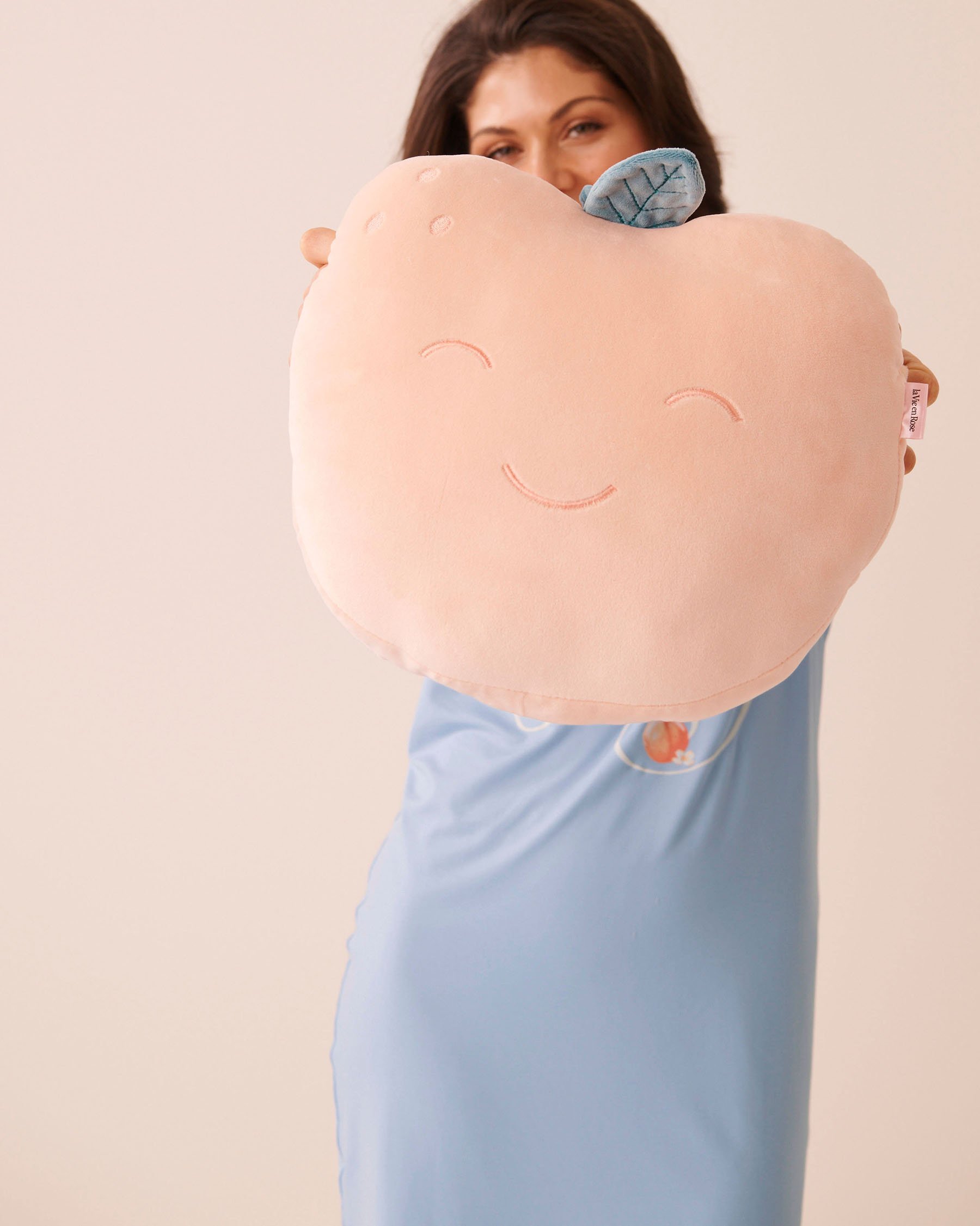 LA VIE EN ROSE Peach Hand Warmer Pillow Peach 40700471 - View3