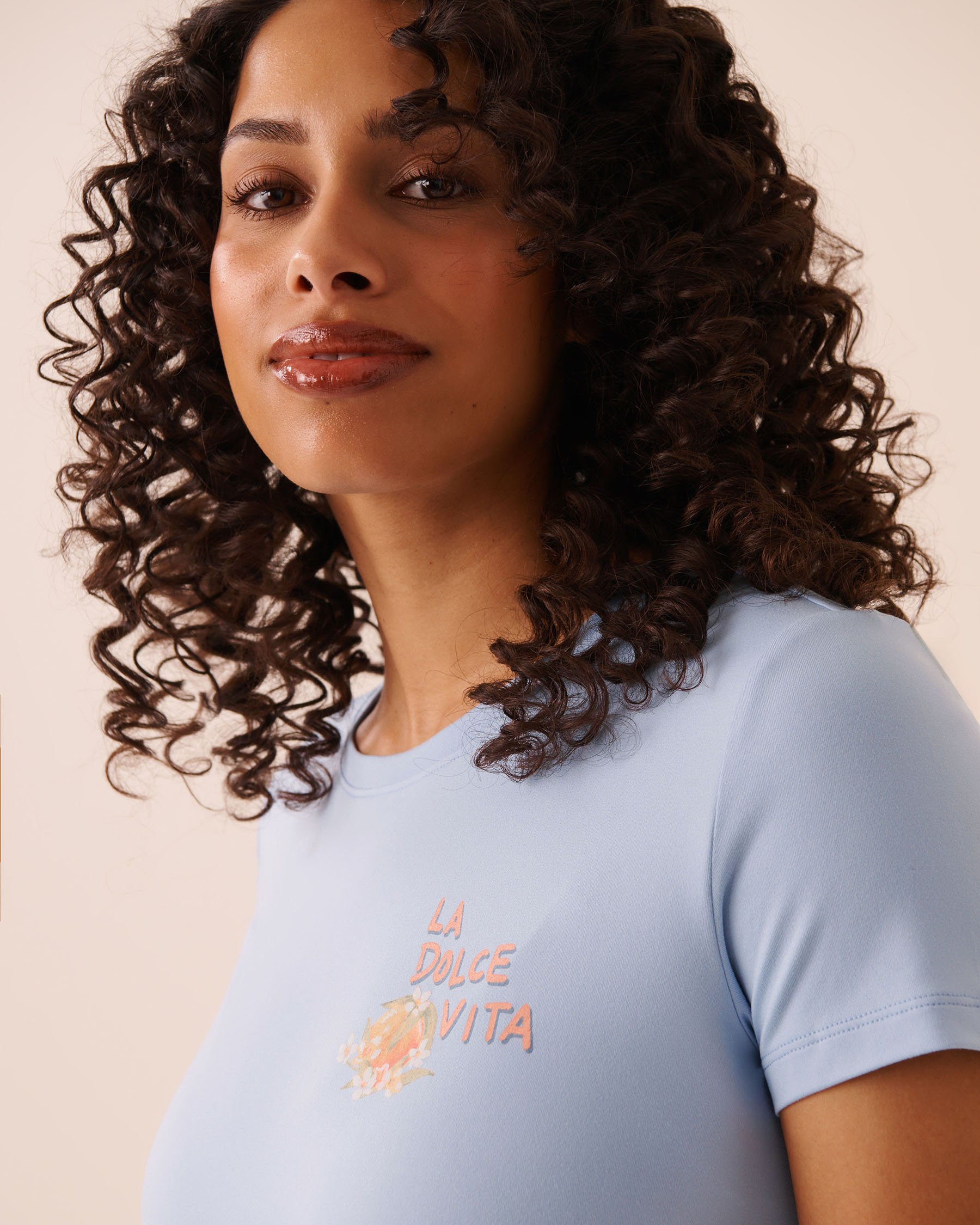 LA VIE EN ROSE Dolce Vita Print Super Soft T-shirt Cloud Blue 40100864 - View4