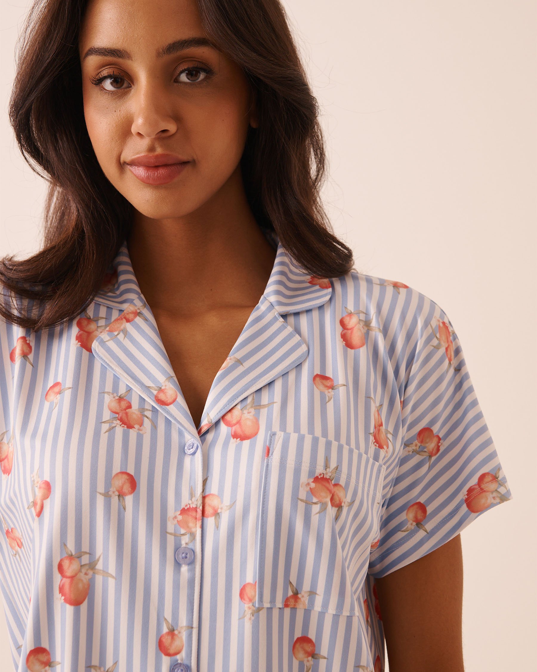 LA VIE EN ROSE Chemisier manches courtes ultra doux imprimé rayures et pêches Rayures bleues/Pêches 40100867 - Voir3