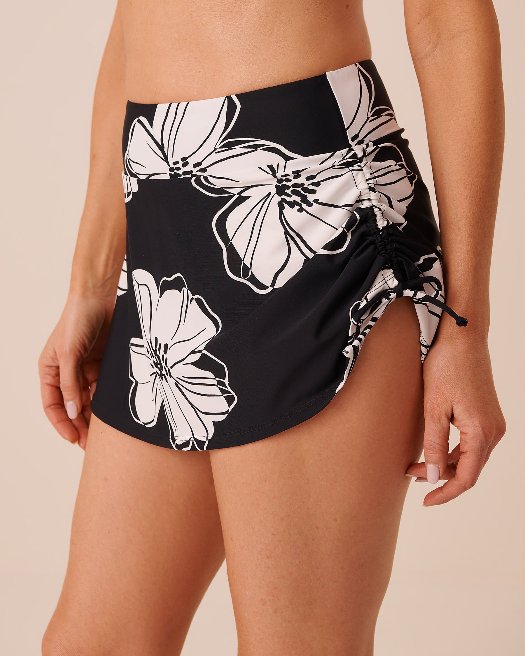LA VIE EN ROSE AQUA BLACK HIBISCUS High Waist Skirt Bikini Bottom Black Hibiscus 70300899 - View2