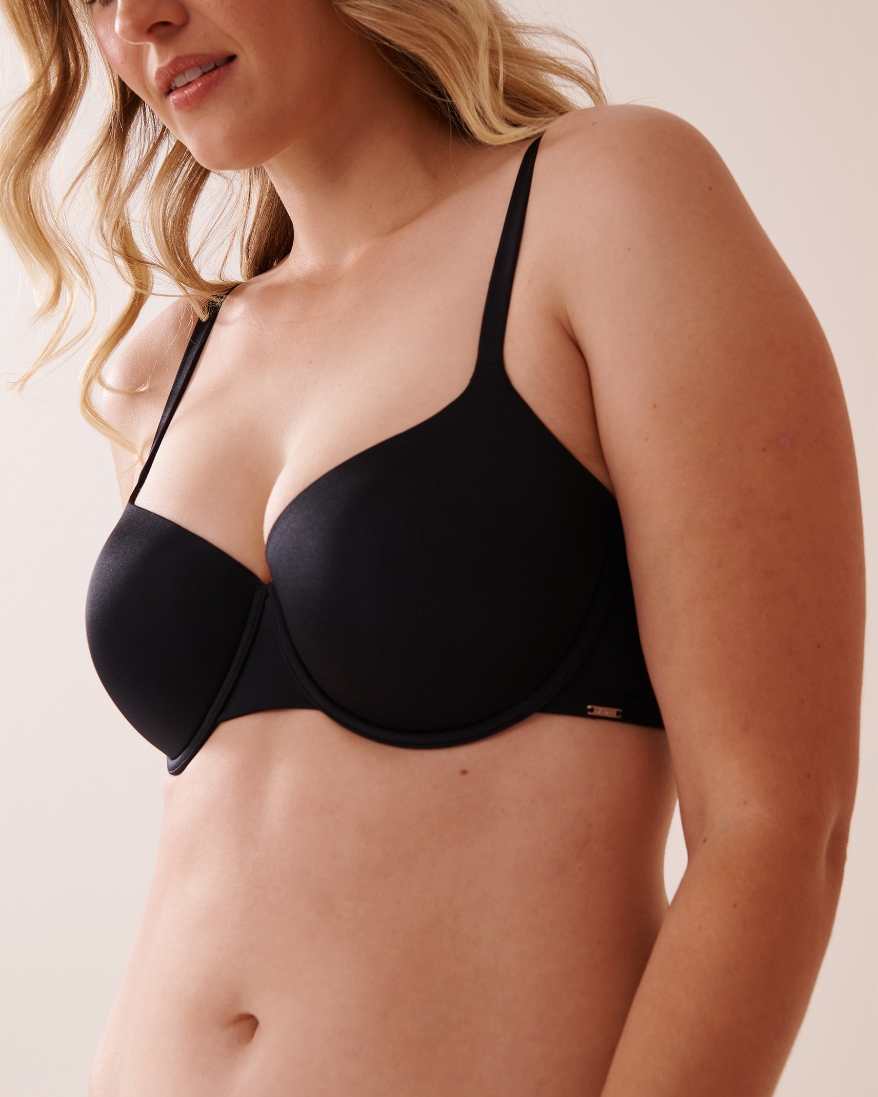 LA VIE EN ROSE Lightly Lined Flexible Demi Bra Black 10200079 - View7