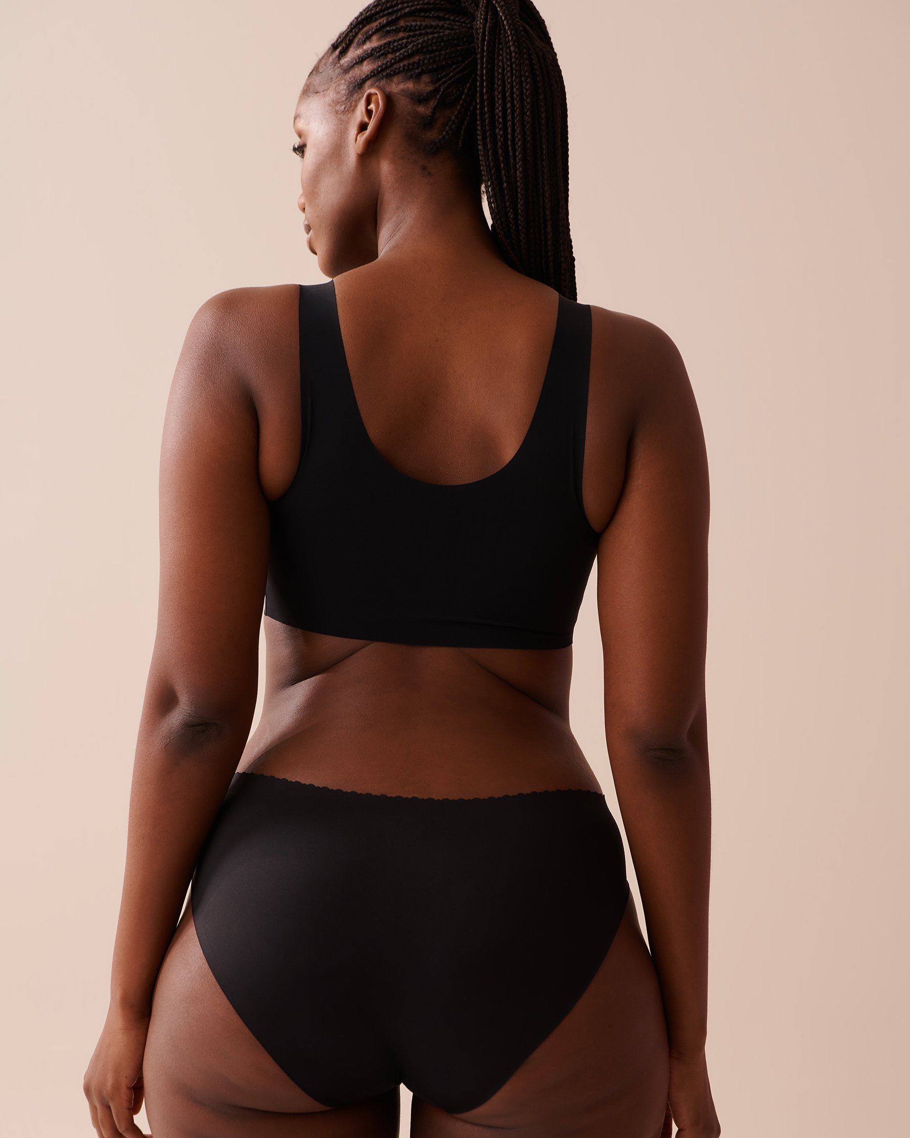 LA VIE EN ROSE Push-up Lounge Tank Bra Black 534-113-1-00 - View7