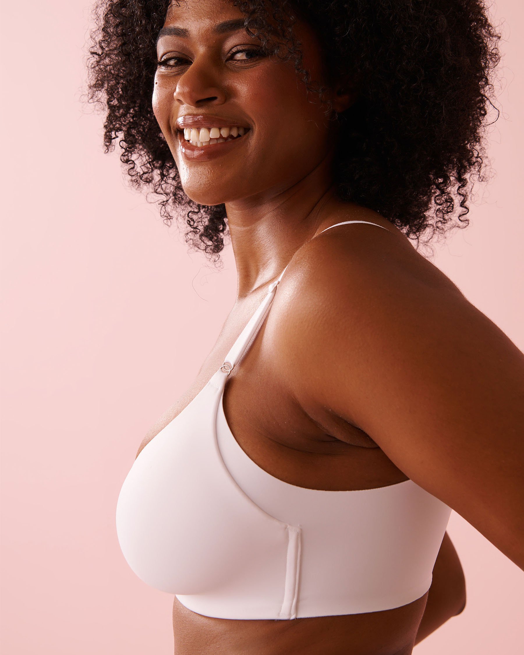 LA VIE EN ROSE Lightly Lined Wireless Sleek Back Bra White 169-113-2-00 - View3