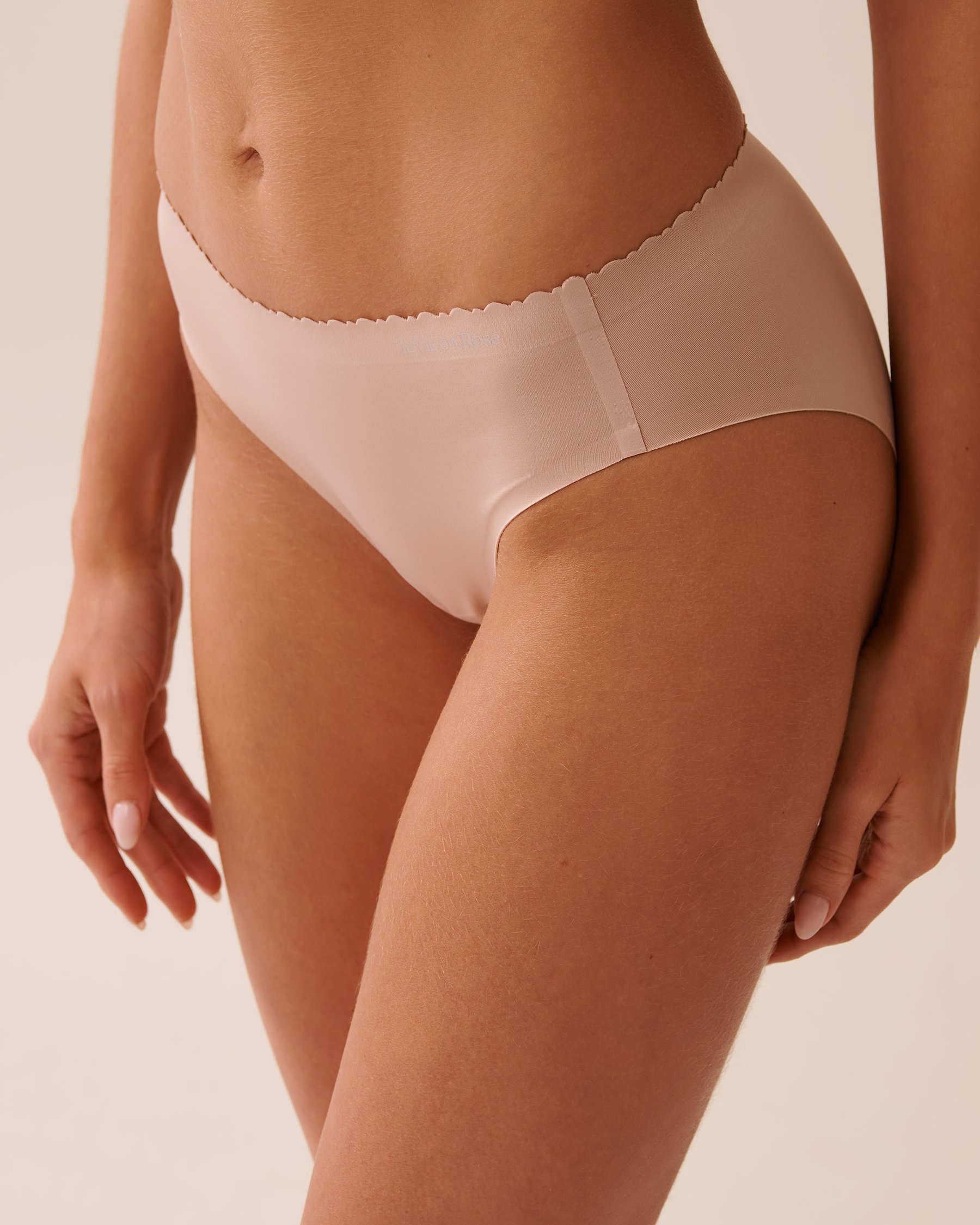 LA VIE EN ROSE Microfiber Bonded Bikini Panty Champagne 712-122-0-00 - View1