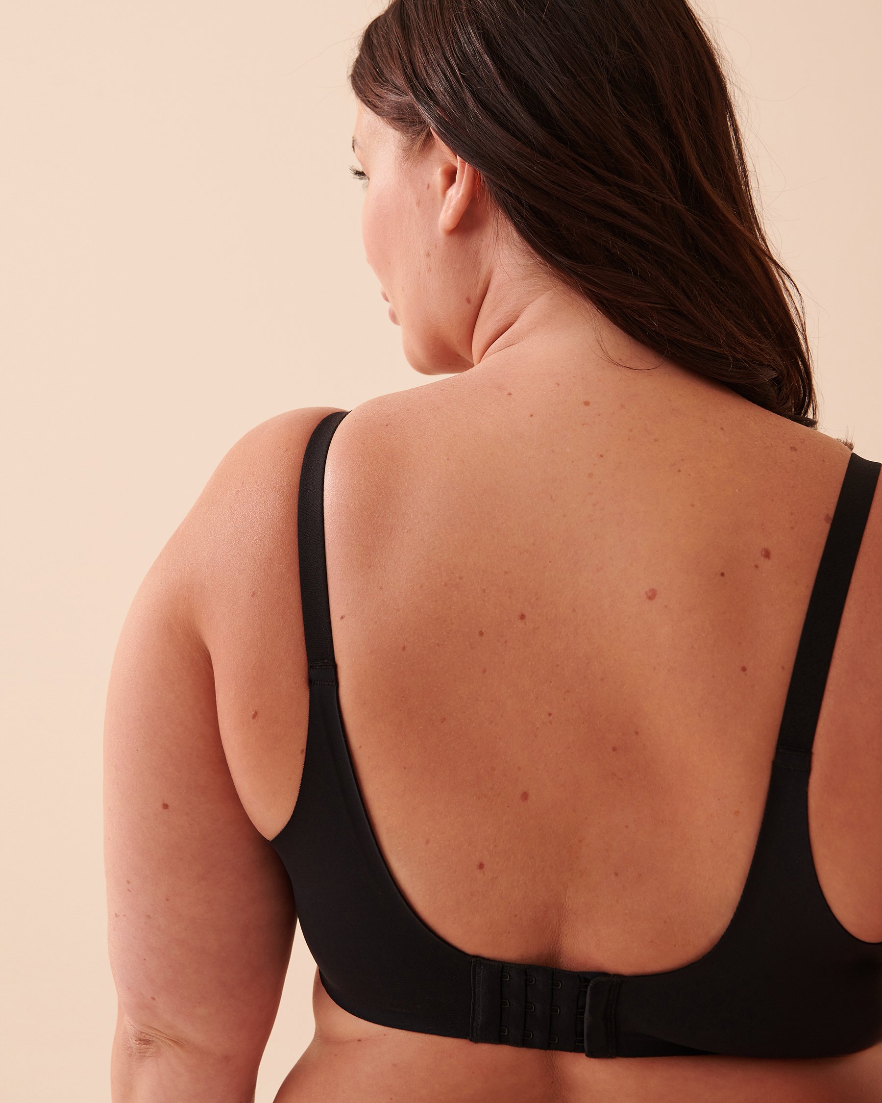 LA VIE EN ROSE Lightly Lined Sleek Back Bra Black 169-113-1-00 - View2