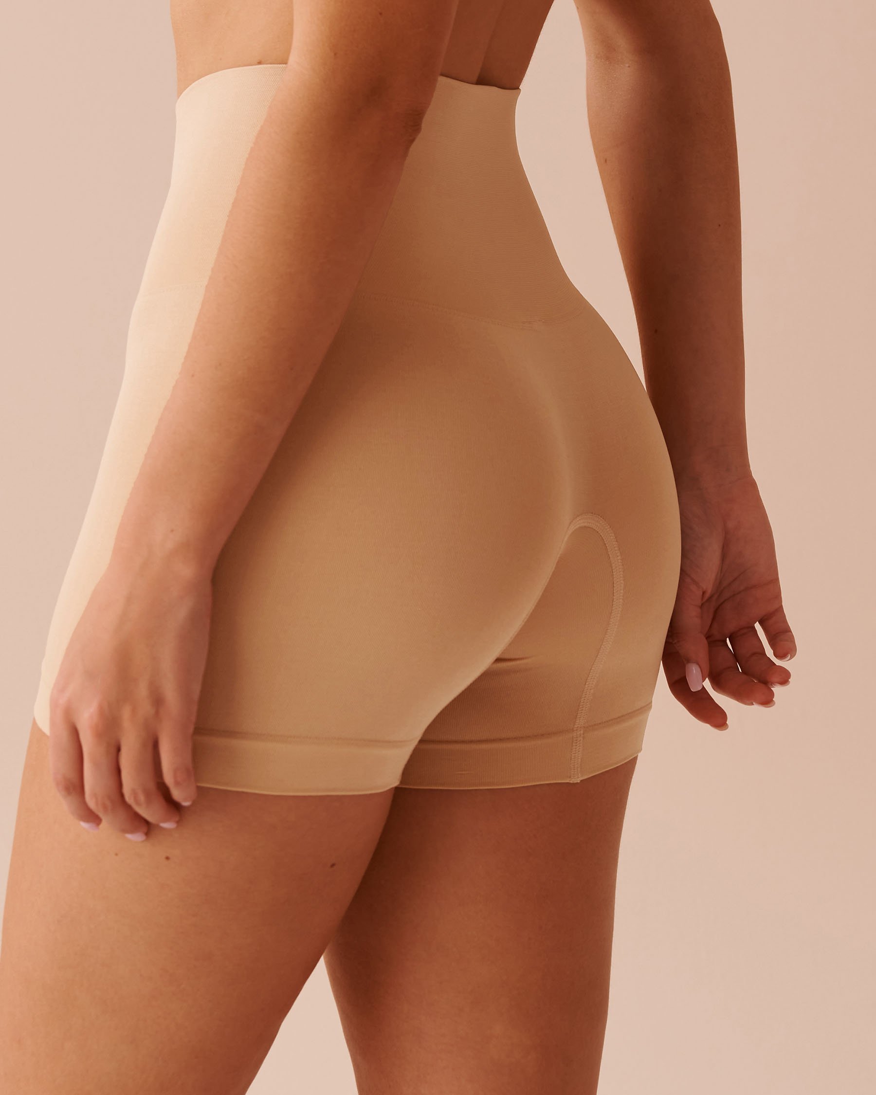 LA VIE EN ROSE Light Support Seamless Fabric High Waist Shaper Shorts Hazelnut 30200010 - View2