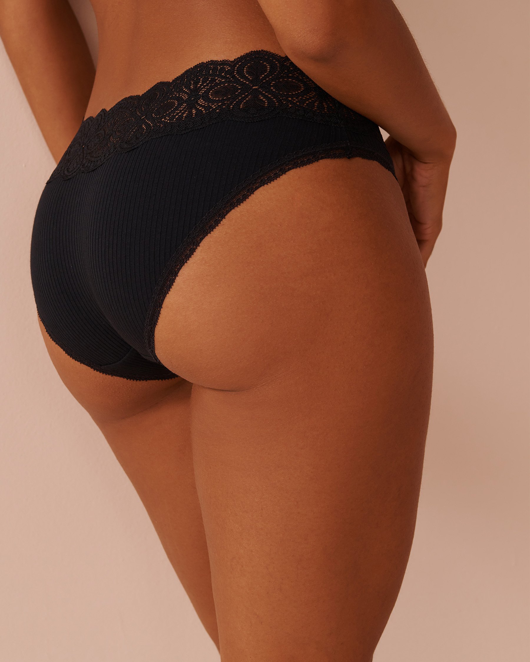 LA VIE EN ROSE Culotte bikini côtelée bordure de dentelle Noir 20100527 - View2