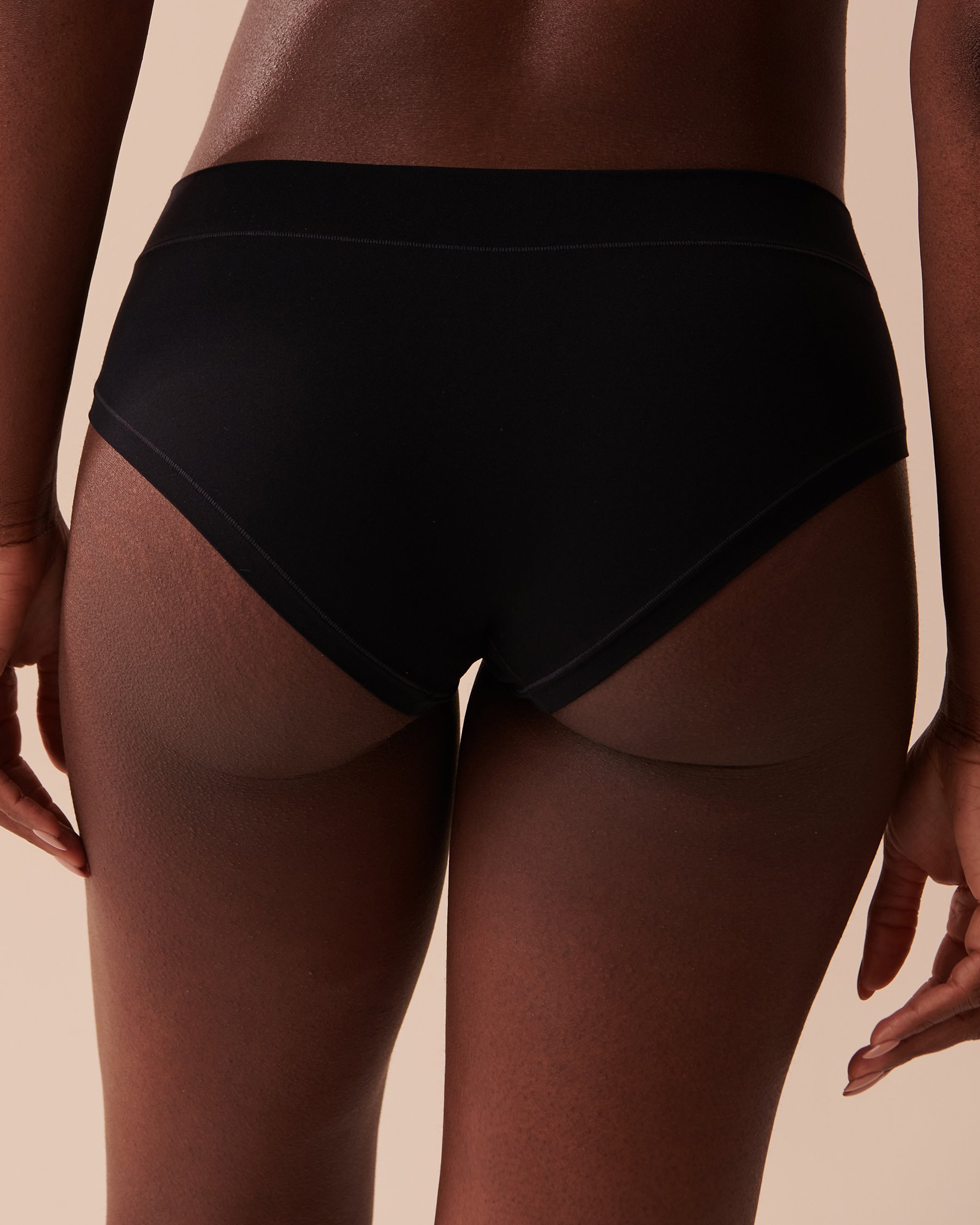 LA VIE EN ROSE Lot de 5 culottes aux hanches fit parfait Noir/Ombre grise 20200476 5PK - Voir5