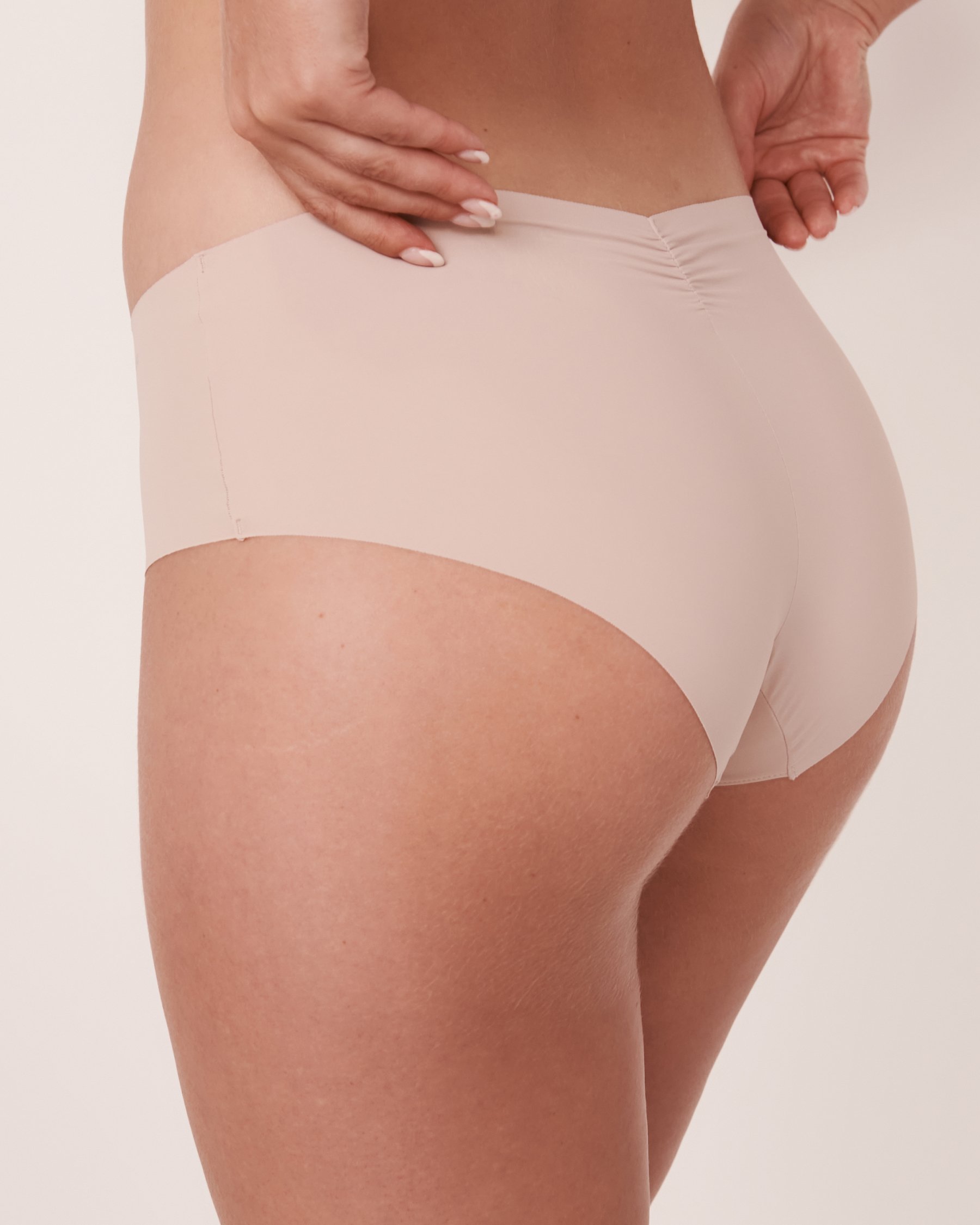 LA VIE EN ROSE Microfiber Invisible Hiphugger Panty Shadow Grey 20200183 - View2