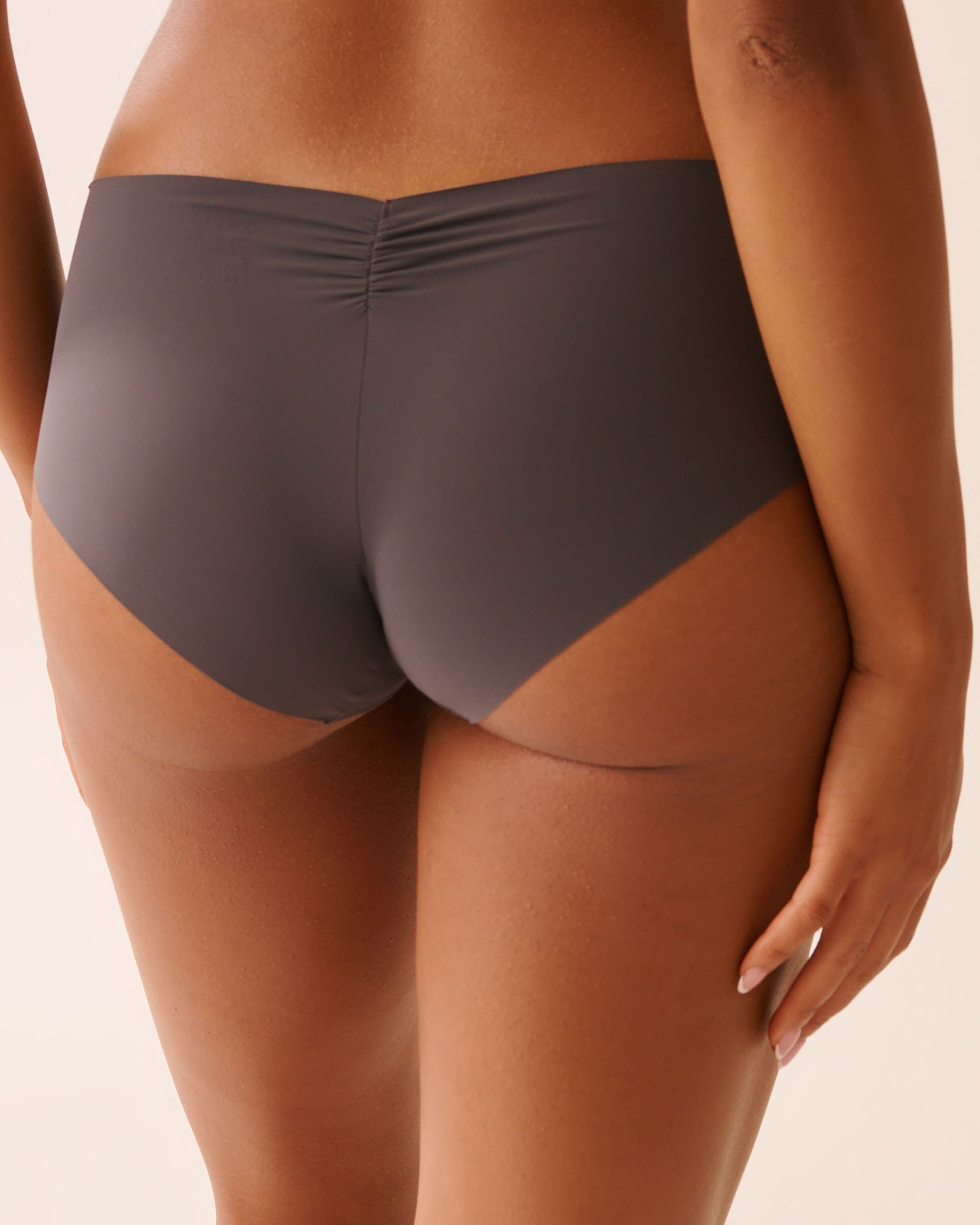 LA VIE EN ROSE Microfiber Invisible Hiphugger Panty Magnet 619-223-1-00 - View2