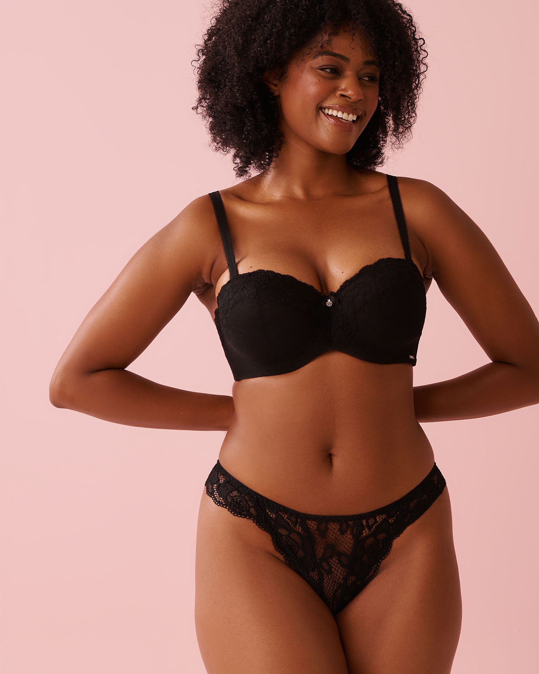 LA VIE EN ROSE Lace Thong Panty Black 596-121-0-00 - View3