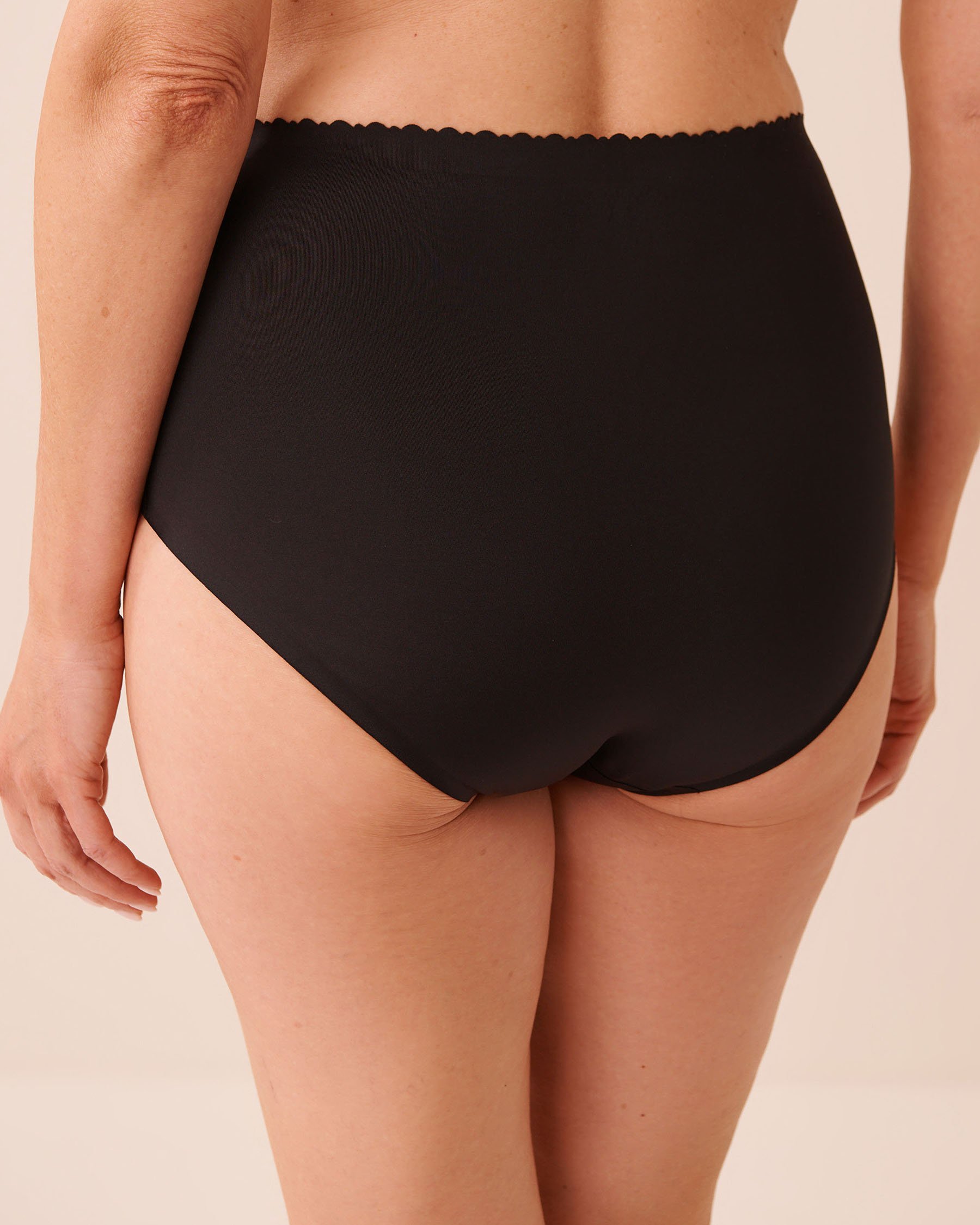 LA VIE EN ROSE Microfiber Bonded High Waist Bikini Panty Black 712-122-1-00 - View5