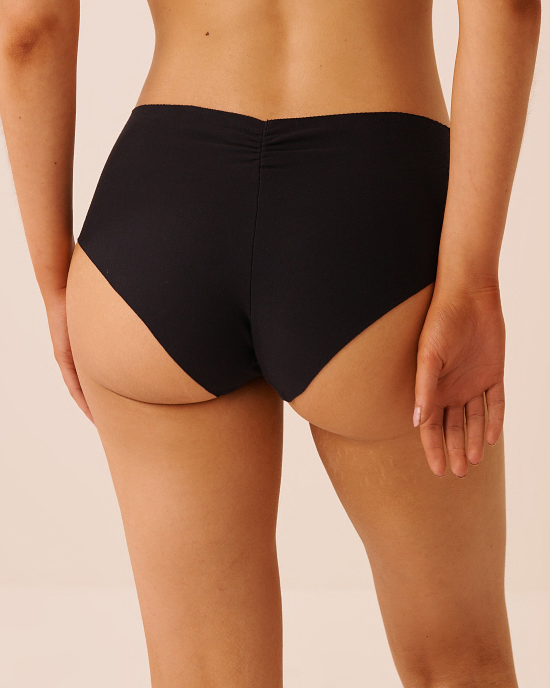 LA VIE EN ROSE Cotton Invisible Hiphugger Panty Black 20100815 - View2