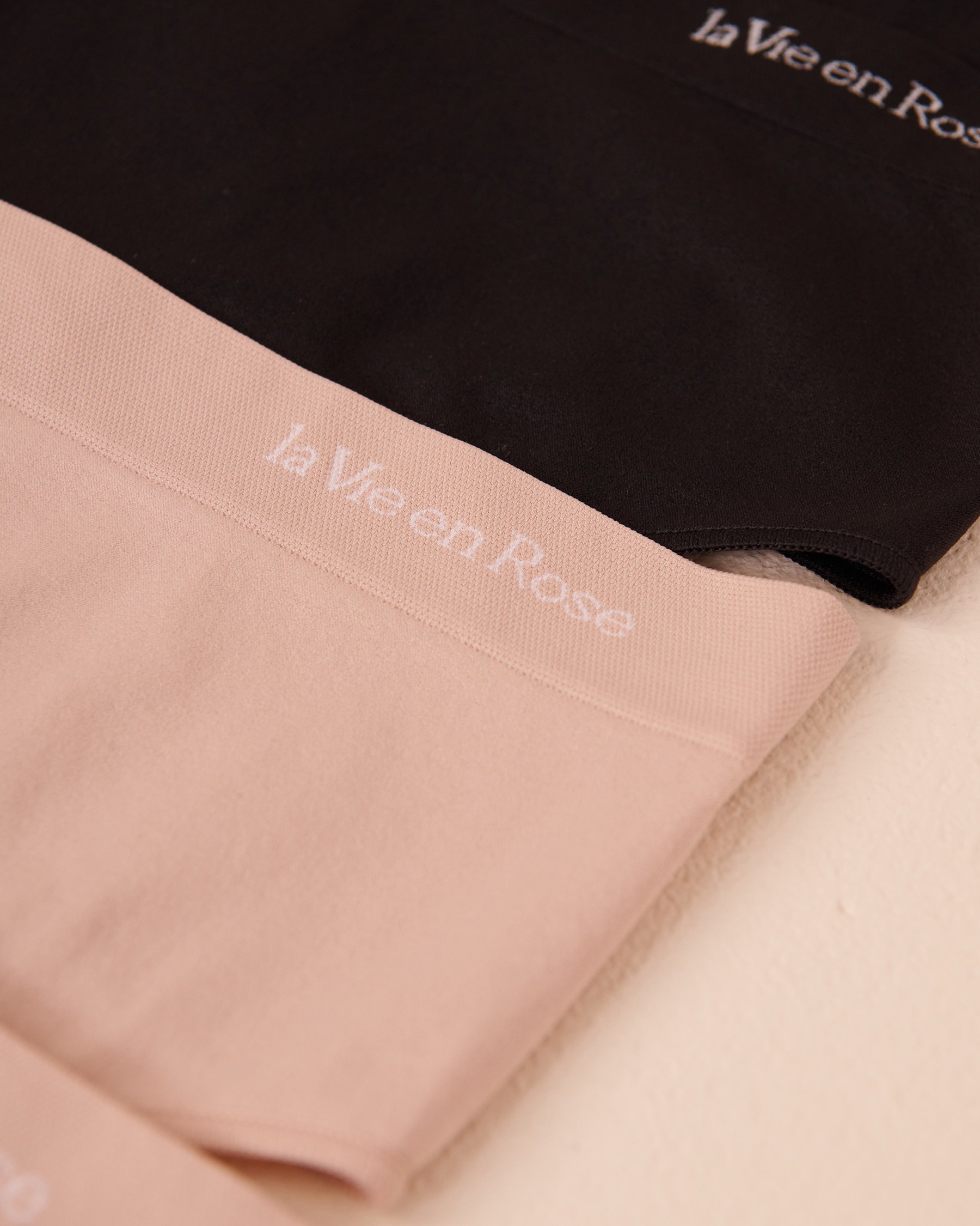 LA VIE EN ROSE Lot de 5 culottes tanga taille haute en tissu sans coutures Noir/Ombre grise 20200496 5PK - Voir3