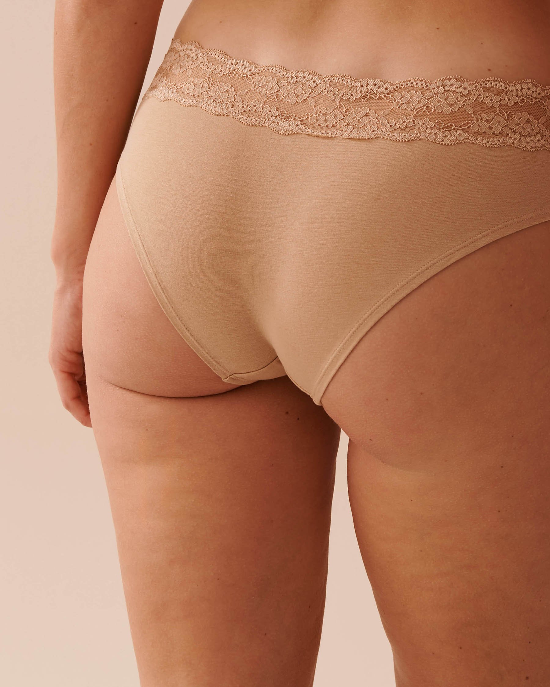 LA VIE EN ROSE Cotton and Lace Band Cheeky Panty Latte 892-213-0-00 - View2