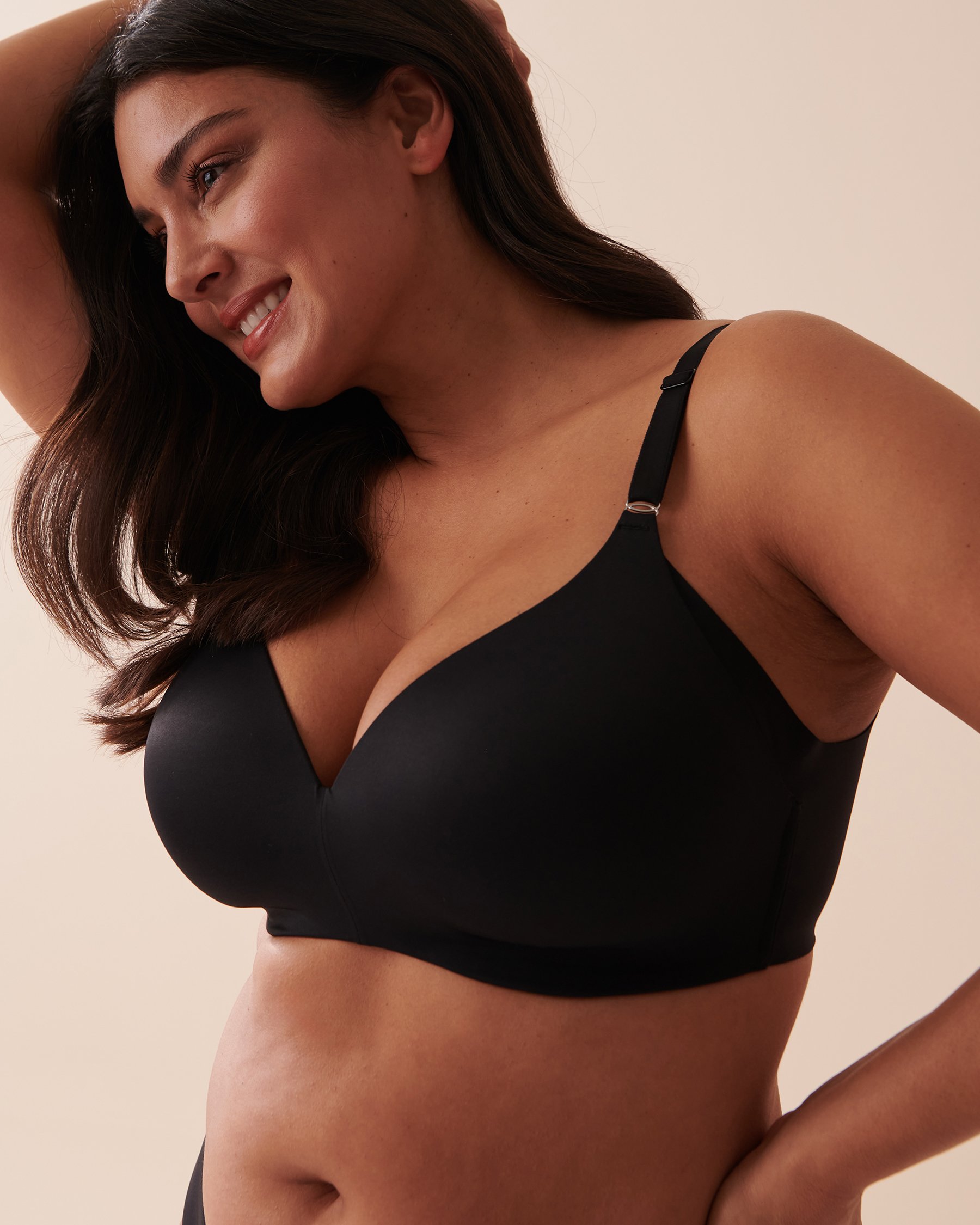 LA VIE EN ROSE Lightly Lined Wireless Sleek Back Bra Black 169-113-2-00 - View6