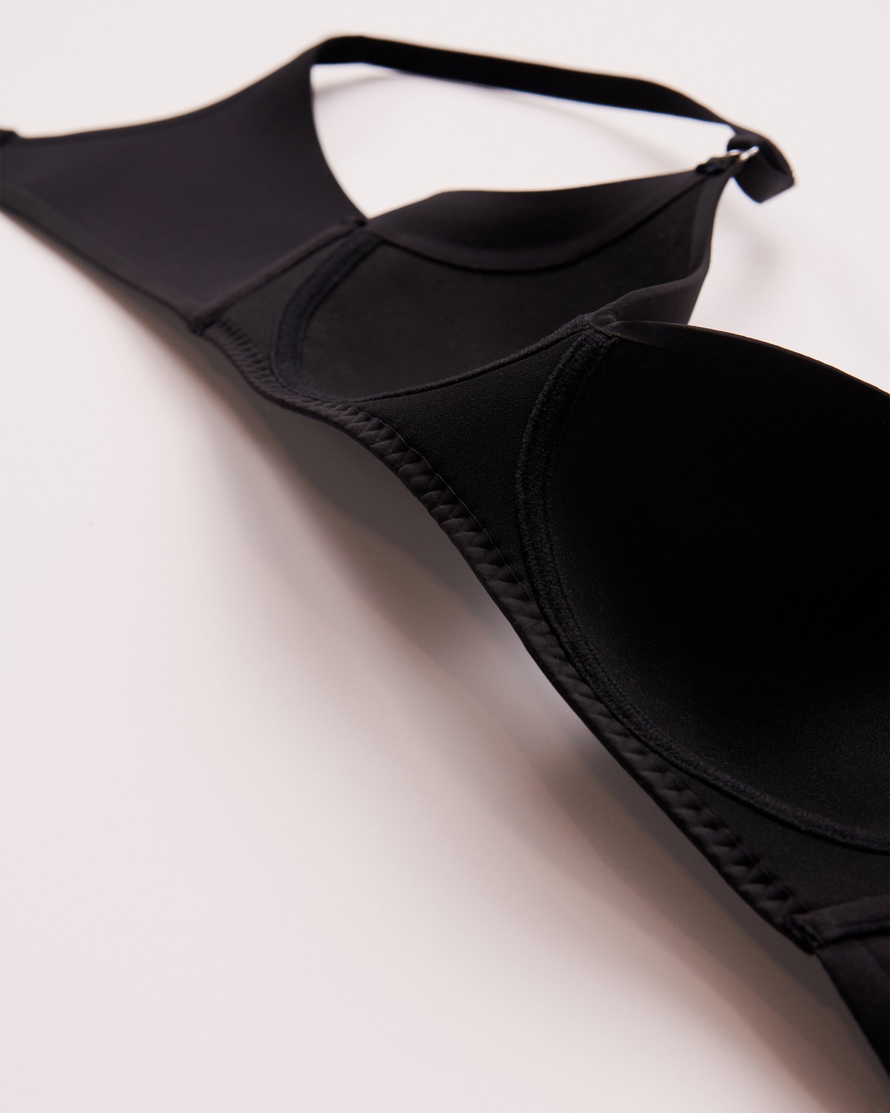 LA VIE EN ROSE Lightly Lined Wireless Sleek Back Bra Black 169-113-2-00 - View4