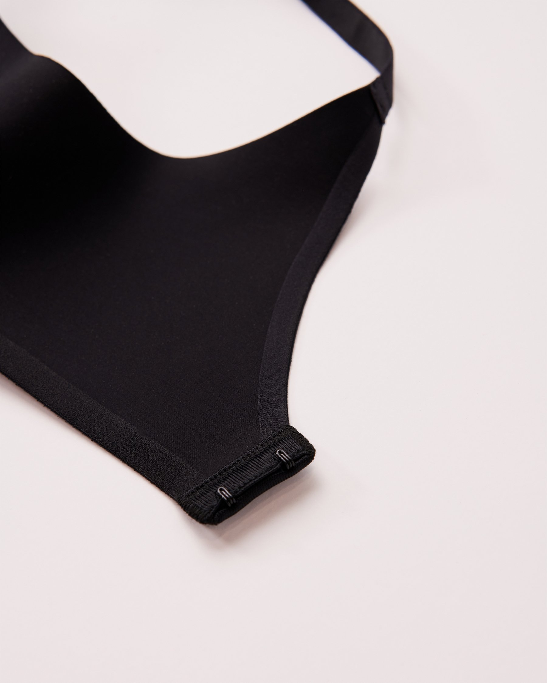 LA VIE EN ROSE Lightly Lined Wireless Sleek Back Bra Black 169-113-2-00 - View9