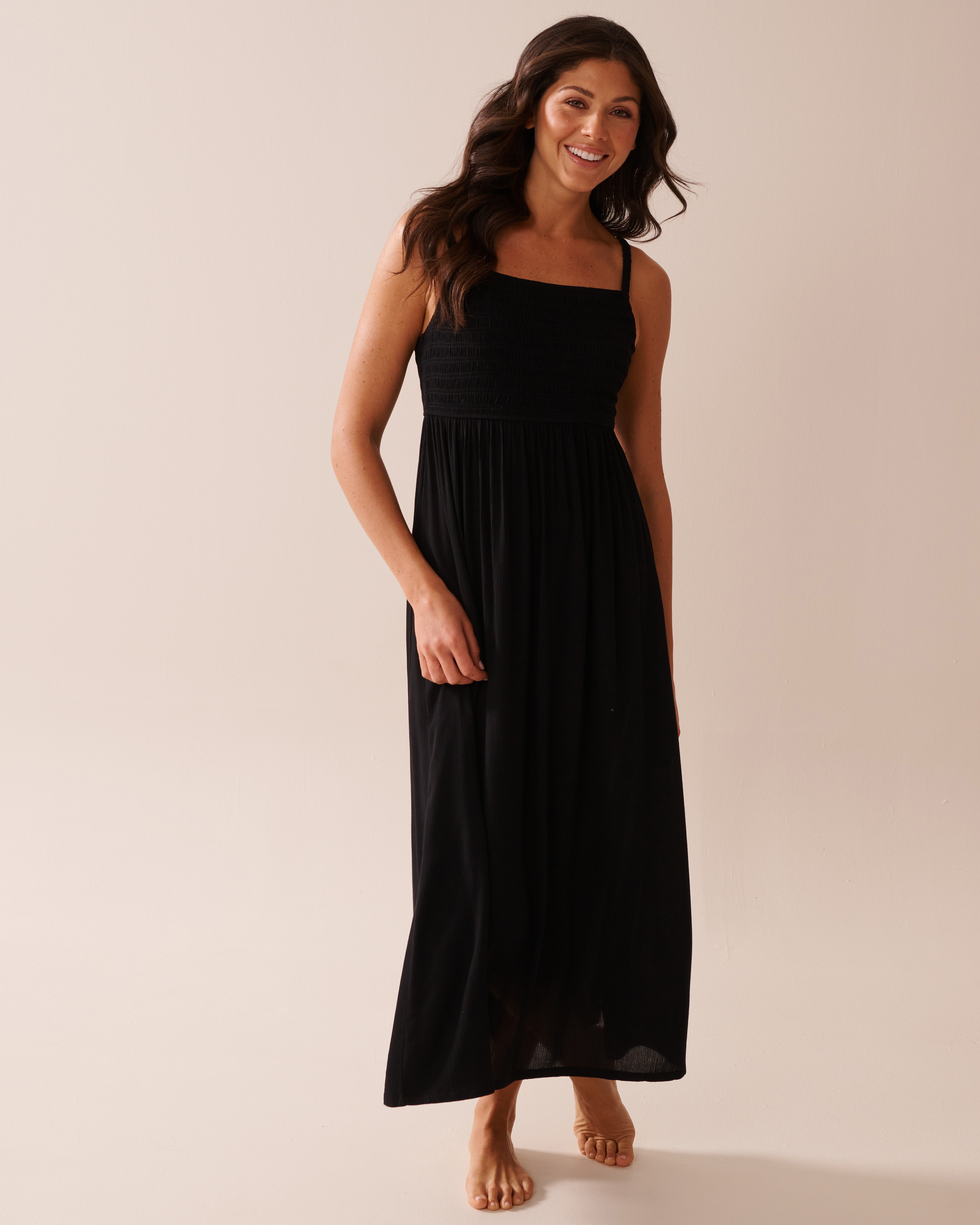 LA VIE EN ROSE AQUA Smocked Bust Gauze Maxi Dress Black 80300115 - View1