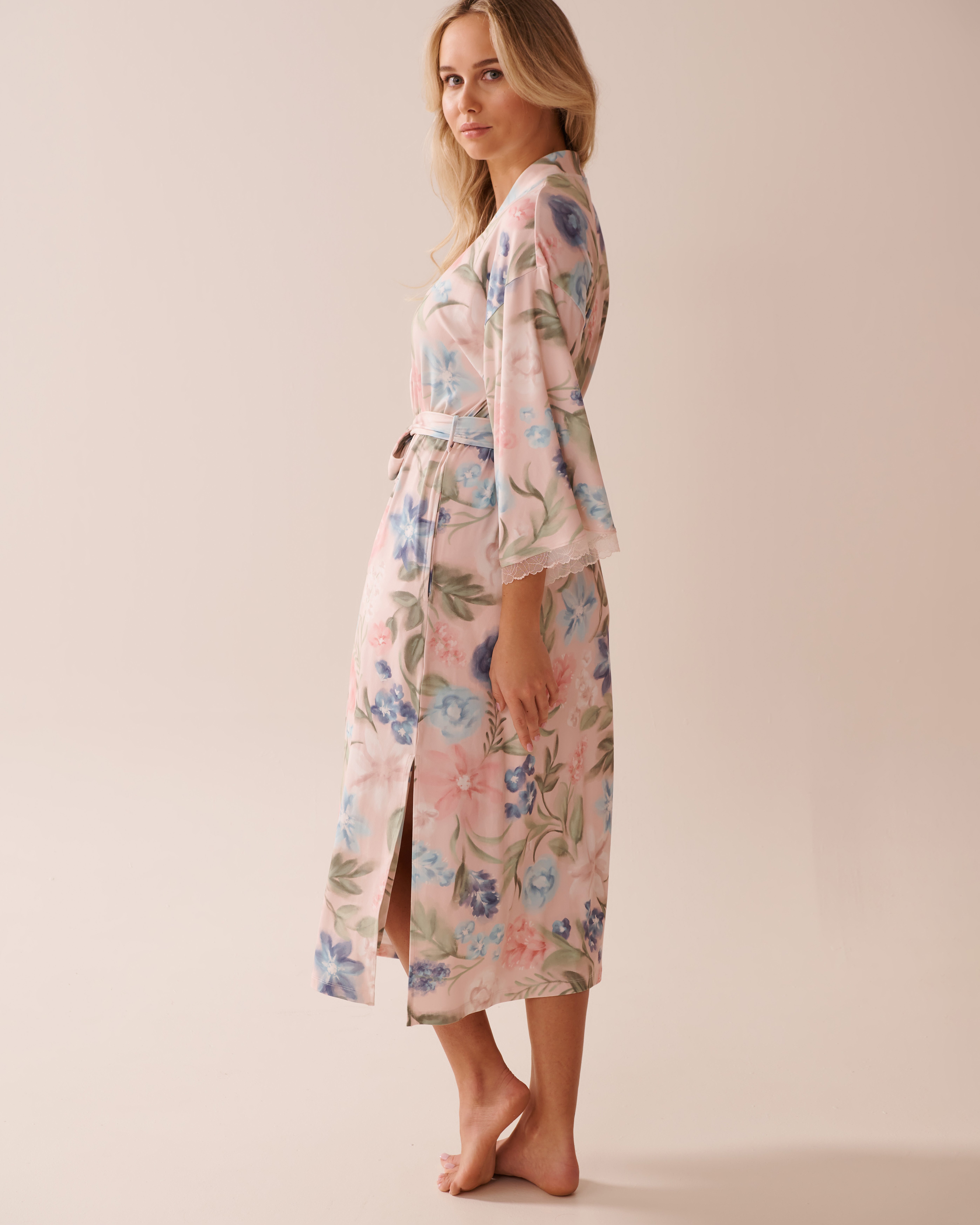 LA VIE EN ROSE Kimono ultra doux imprimé fleurs aquarelle Fleurs en aquarelle 40600205 - Voir4