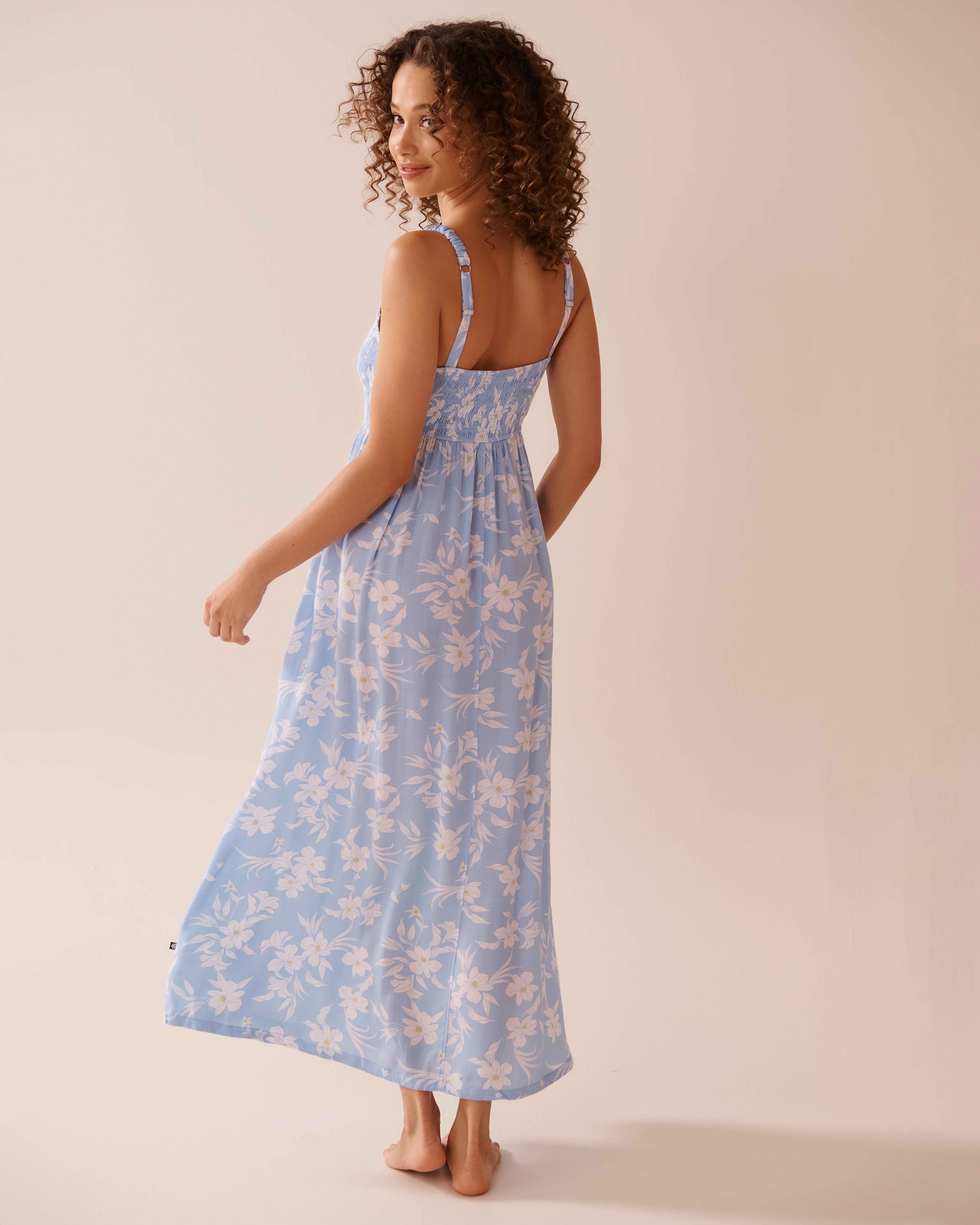 LA VIE EN ROSE AQUA Smocked Bust Gauze Maxi Dress Lily Garden 80300115 - View5