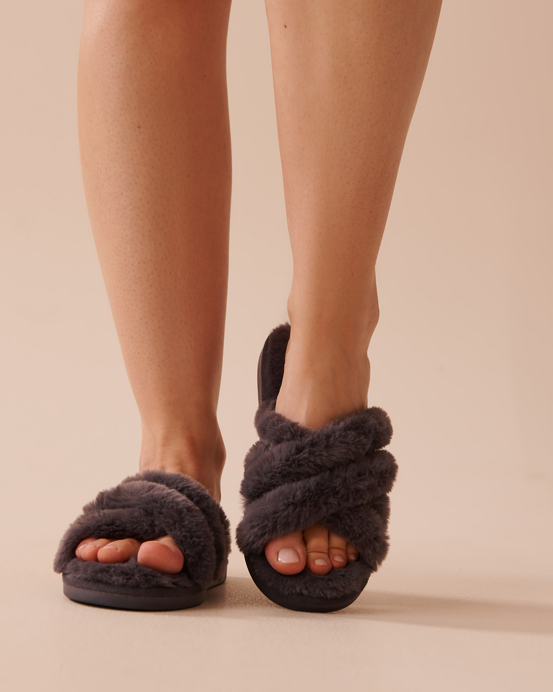 LA VIE EN ROSE Faux Fur Slippers Anthracite 40700333 - View1