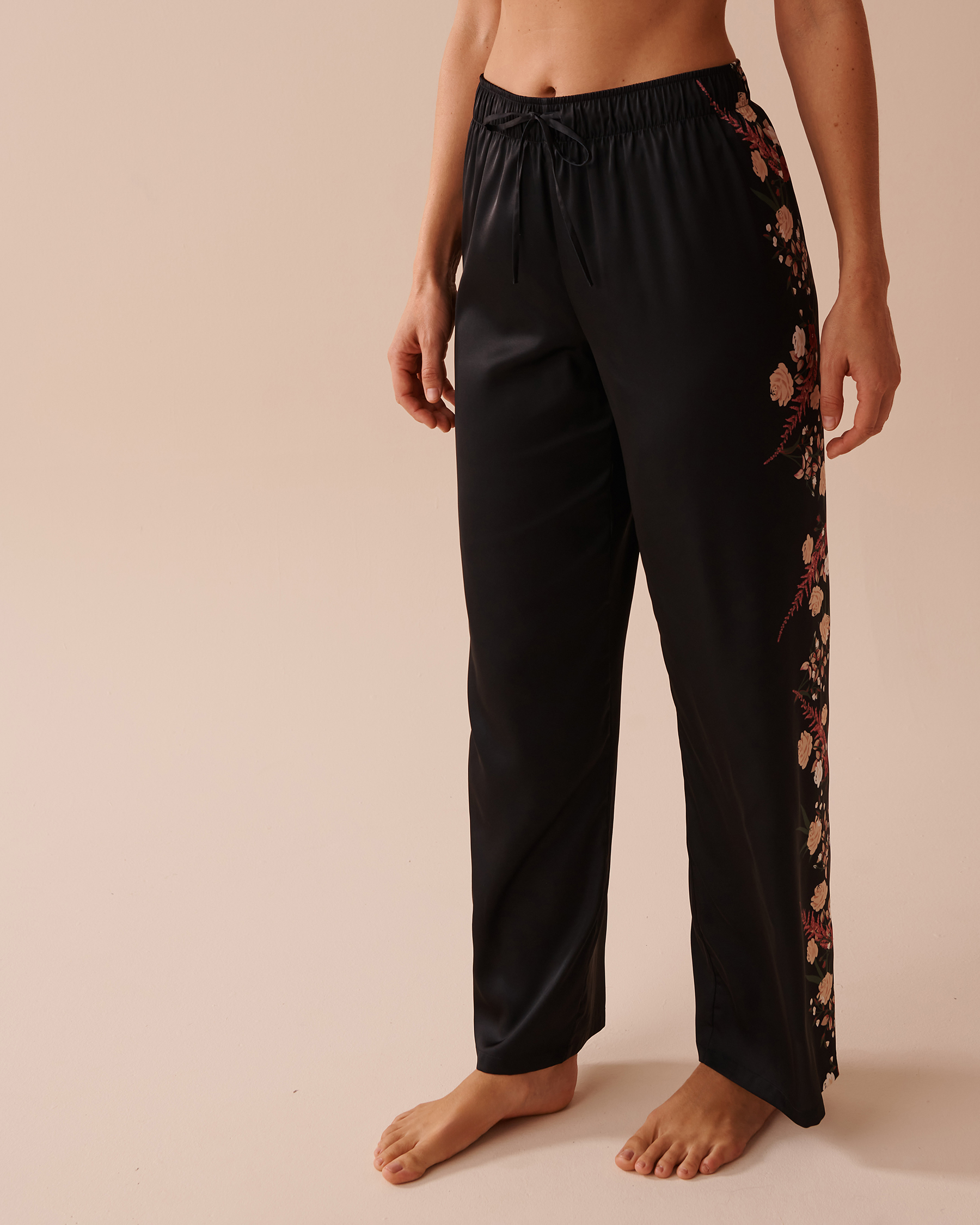 LA VIE EN ROSE Black Bouquet Satin Pants Black Bouquet 60200103 - View1