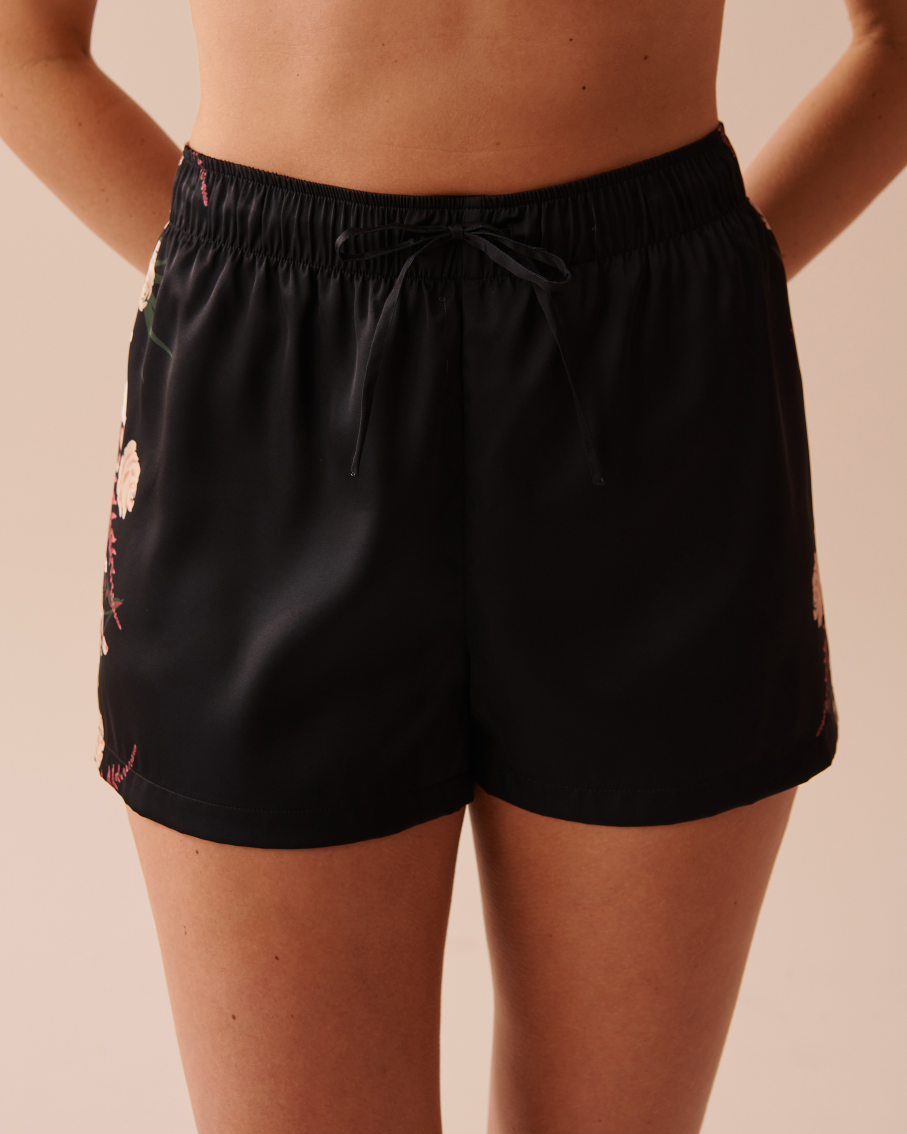 LA VIE EN ROSE Black Bouquet Satin Shorts Black Bouquet 60200104 - View1