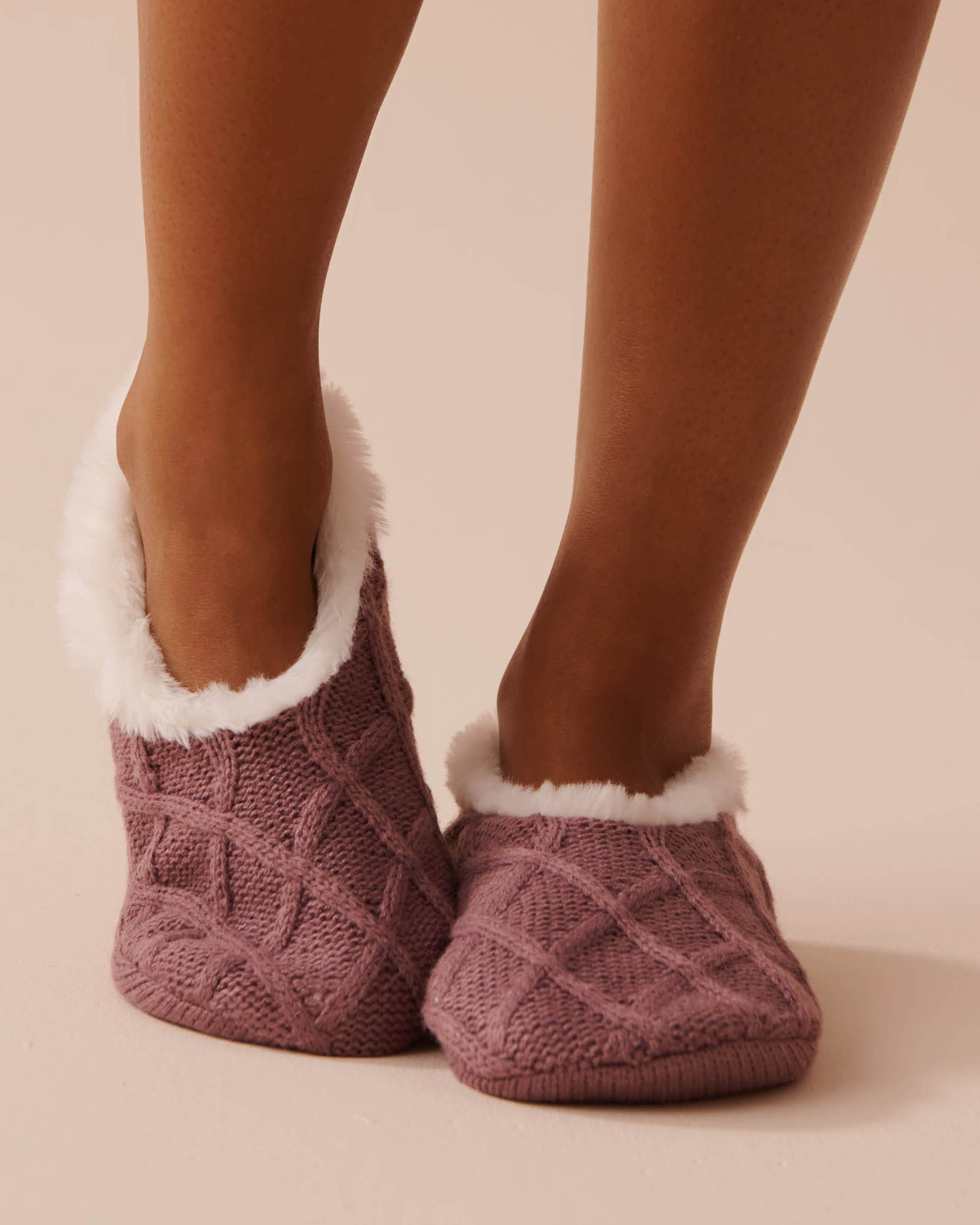 LA VIE EN ROSE Cable-Knit and Faux Fur Slipper Socks Dusty Orchid 40700344 - View1