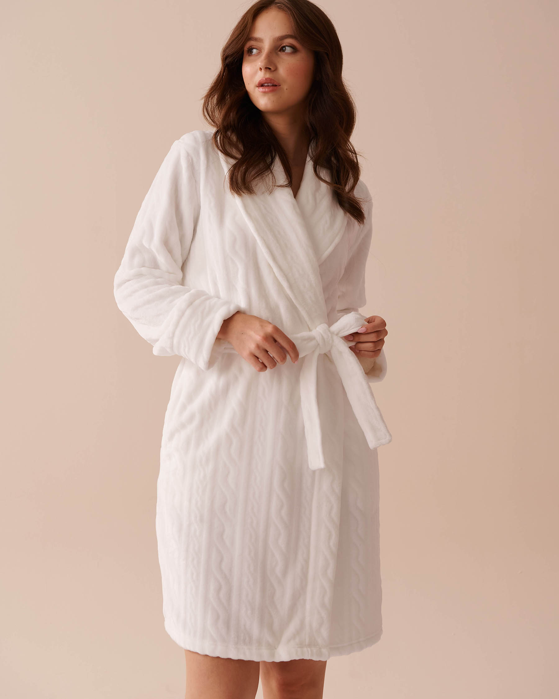 LA VIE EN ROSE Knit-Effect Soft Plush Robe White 40600182 - View1