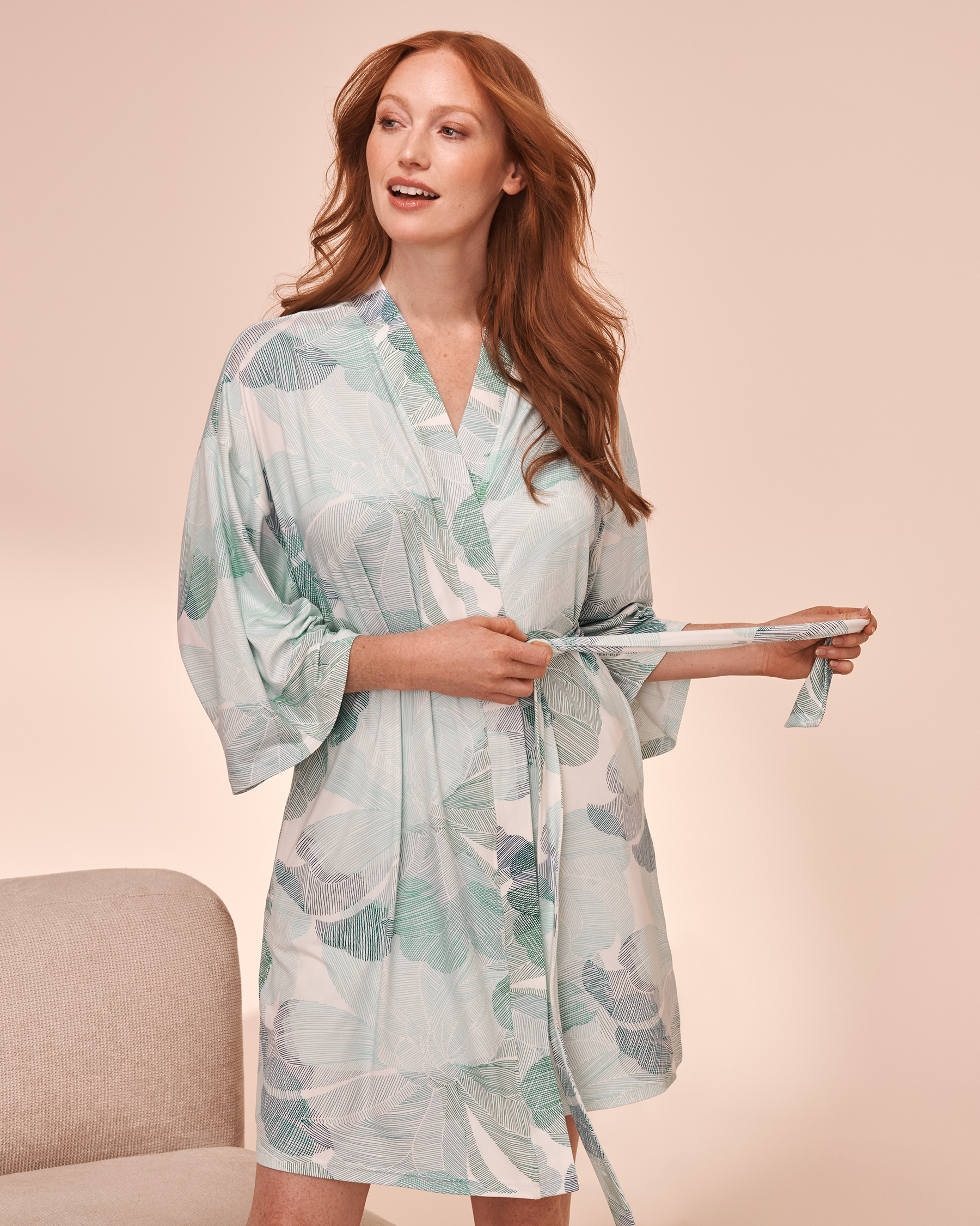 LA VIE EN ROSE Abstract Floral Print Super Soft Kimono Blue Linear Garden 40600170 - View1